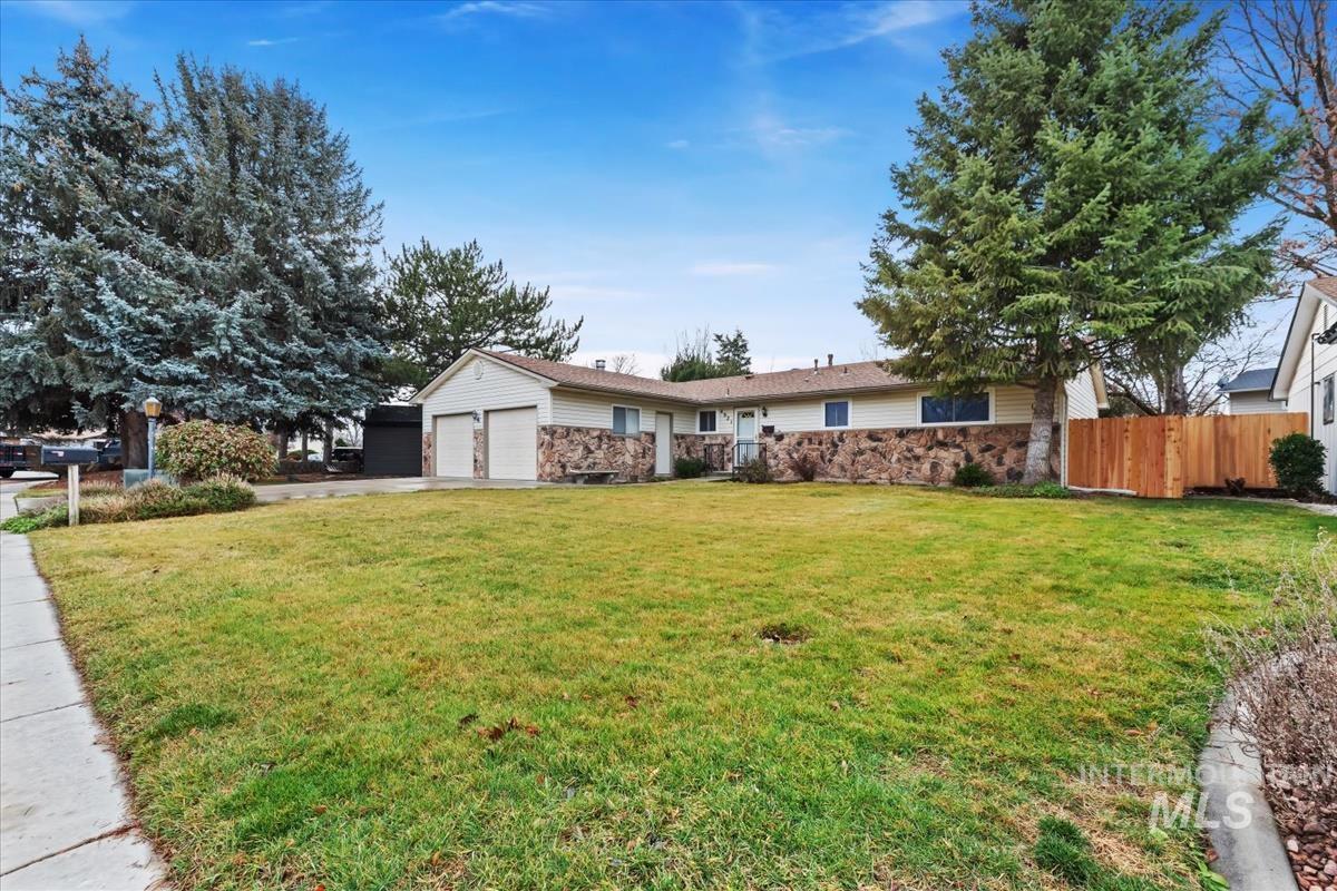 4921 N Sunderland Dr., Boise, Idaho 83704, 3 Bedrooms, 2 Bathrooms, Residential For Sale, Price $445,900,MLS 98971314