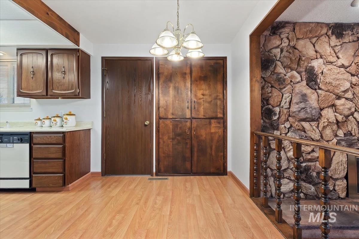 4921 N Sunderland Dr., Boise, Idaho 83704, 3 Bedrooms, 2 Bathrooms, Residential For Sale, Price $445,900,MLS 98971314