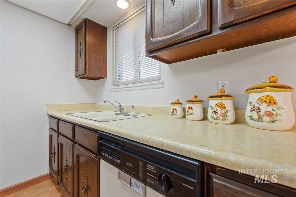 4921 N Sunderland Dr., Boise, Idaho 83704, 3 Bedrooms, 2 Bathrooms, Residential For Sale, Price $445,900,MLS 98971314