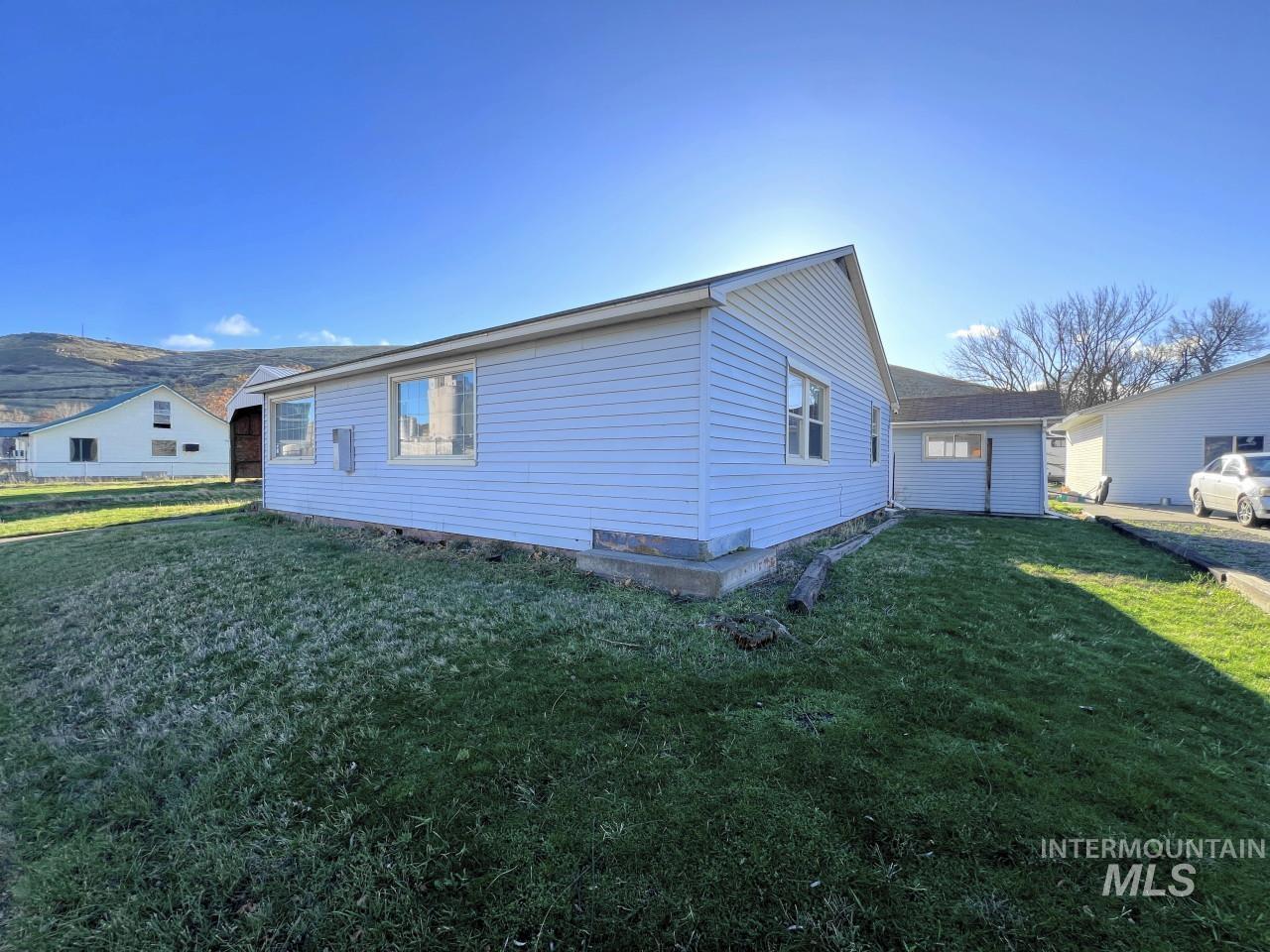 1830 Columbia Street, Pomeroy, Washington 99347, 3 Bedrooms, 1 Bathroom, Residential For Sale, Price $215,000,MLS 98971315