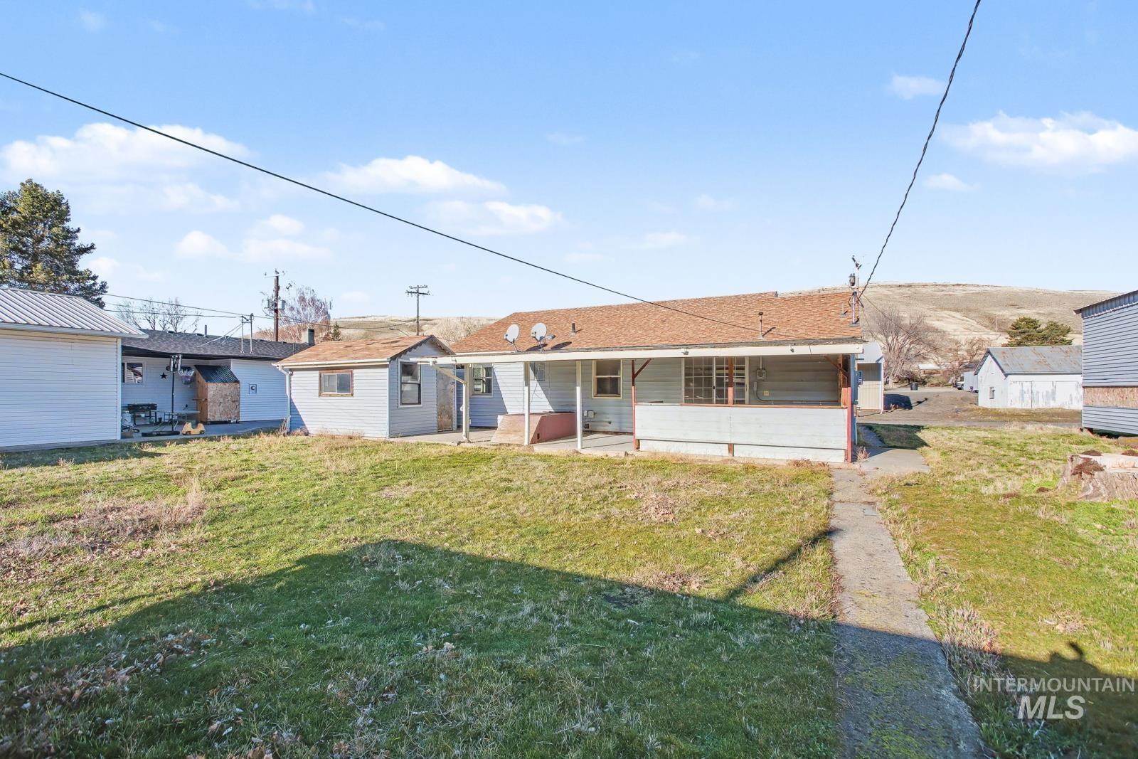 1830 Columbia Street, Pomeroy, Washington 99347, 3 Bedrooms, 1 Bathroom, Residential For Sale, Price $205,000,MLS 98971315