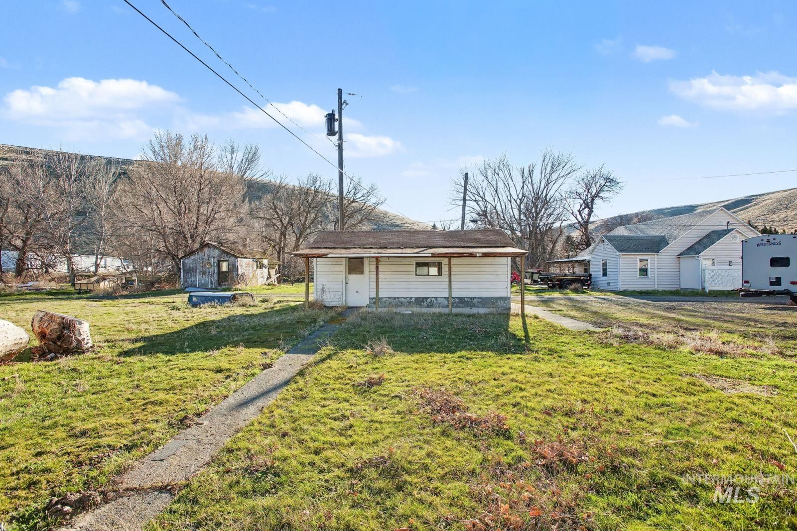 1830 Columbia Street, Pomeroy, Washington 99347, 3 Bedrooms, 1 Bathroom, Residential For Sale, Price $205,000,MLS 98971315