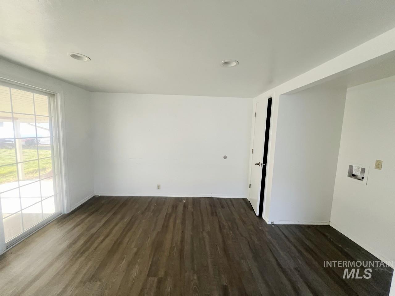 1830 Columbia Street, Pomeroy, Washington 99347, 3 Bedrooms, 1 Bathroom, Residential For Sale, Price $215,000,MLS 98971315