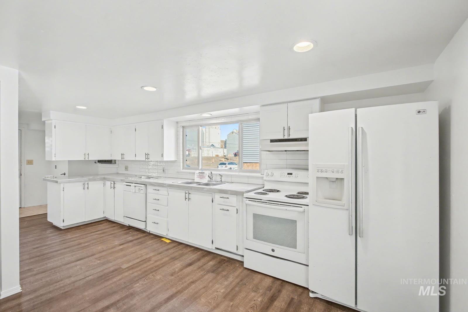 1830 Columbia Street, Pomeroy, Washington 99347, 3 Bedrooms, 1 Bathroom, Residential For Sale, Price $205,000,MLS 98971315