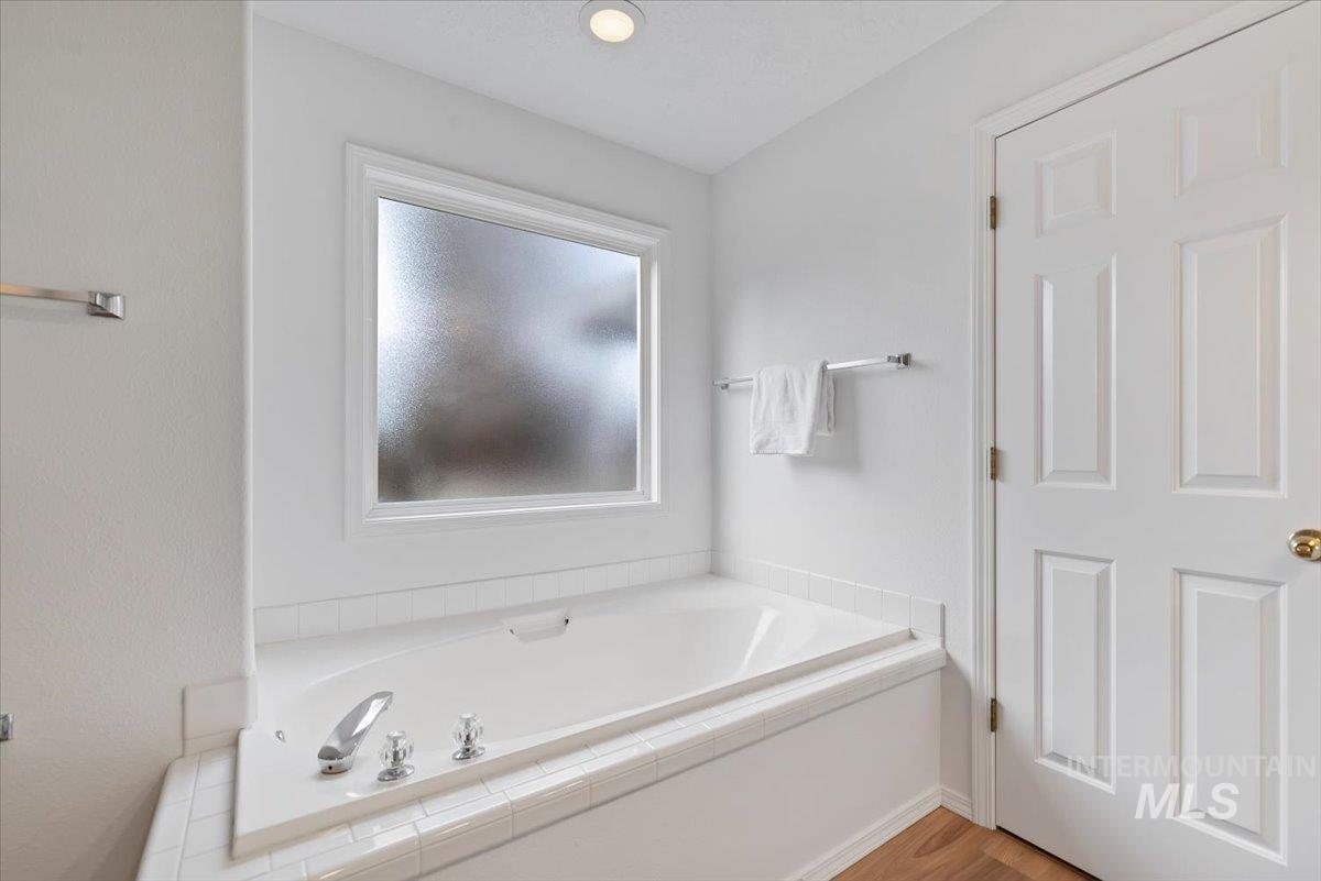 177 S Duke Avenue, Eagle, Idaho 83616, 3 Bedrooms, 2 Bathrooms, Residential For Sale, Price $560,000,MLS 98971318