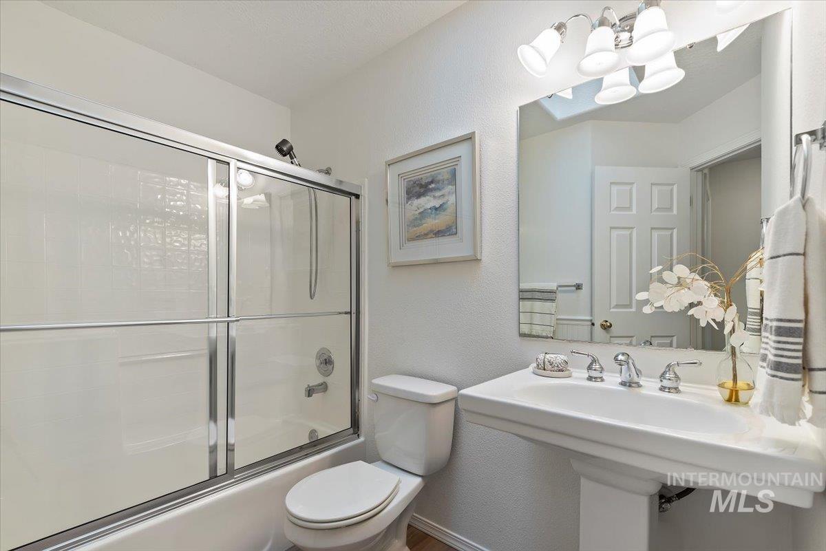 177 S Duke Avenue, Eagle, Idaho 83616, 3 Bedrooms, 2 Bathrooms, Residential For Sale, Price $560,000,MLS 98971318