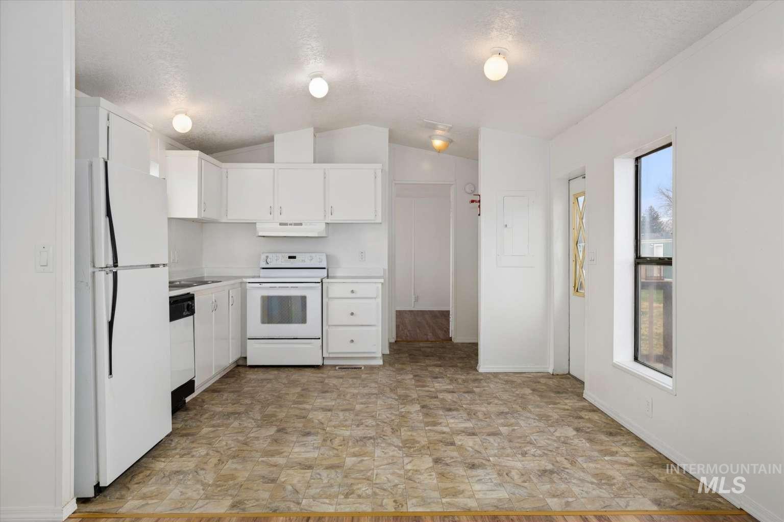 235 W 9Th, Mountain Home, Idaho 83647, 3 Bedrooms, 2 Bathrooms, Residential For Sale, Price $60,000,MLS 98971320