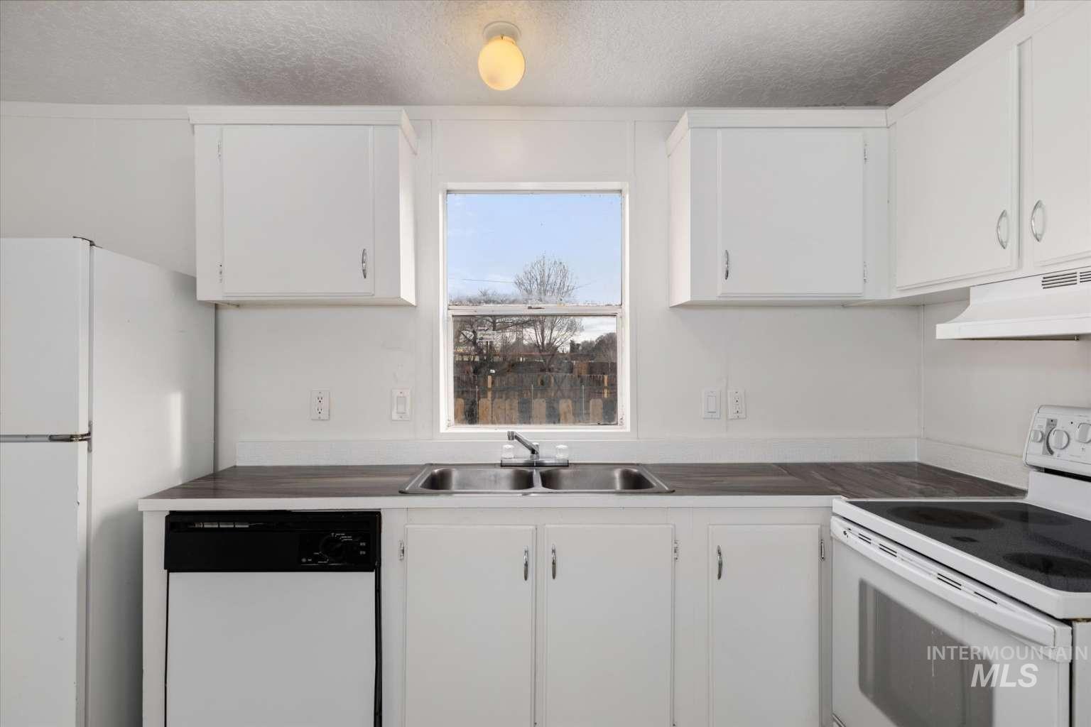 235 W 9Th, Mountain Home, Idaho 83647, 3 Bedrooms, 2 Bathrooms, Residential For Sale, Price $60,000,MLS 98971320