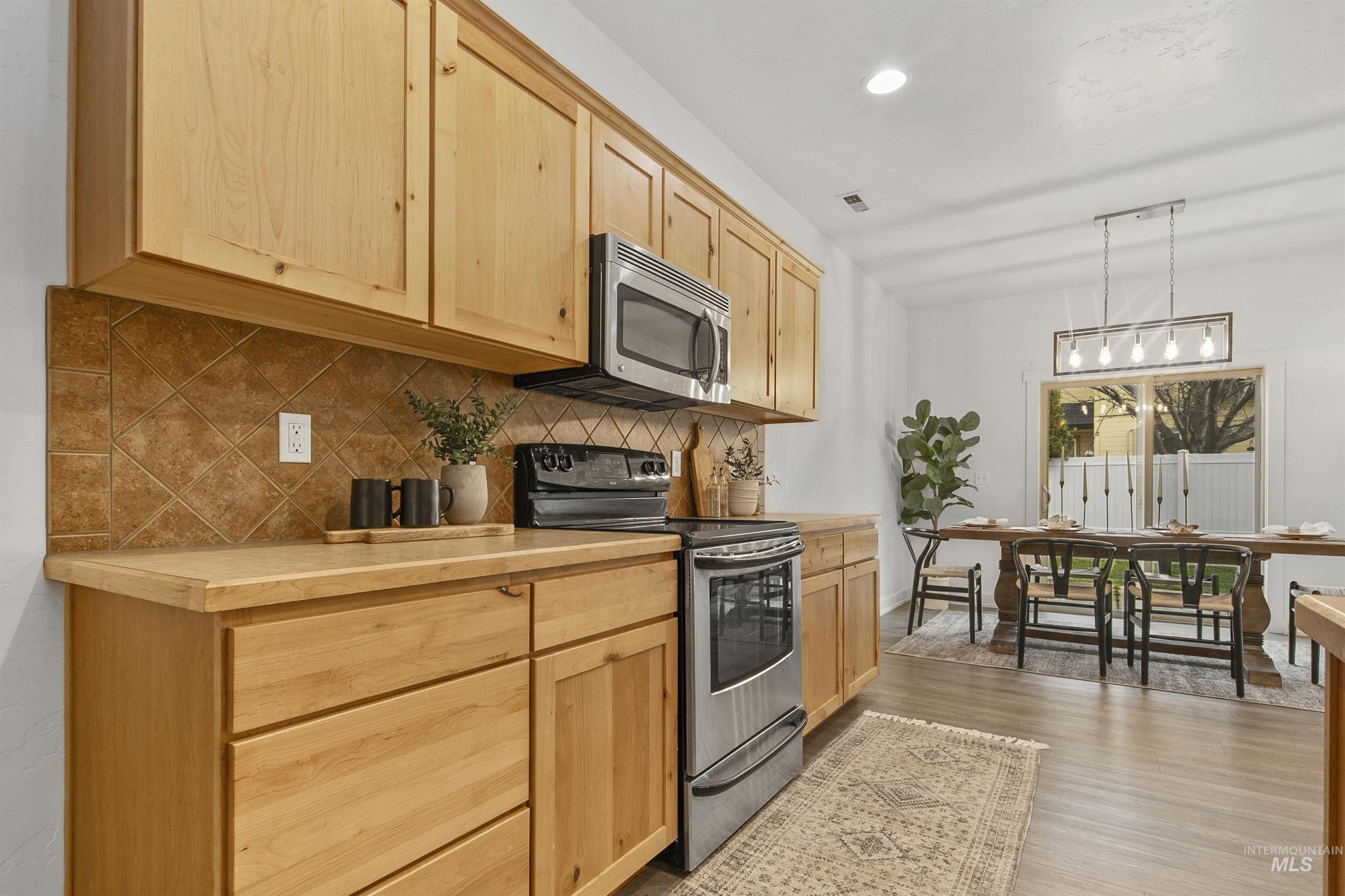 2862 N Vallin Ave, Meridian, Idaho 83616, 3 Bedrooms, 2 Bathrooms, Residential For Sale, Price $419,900,MLS 98971321