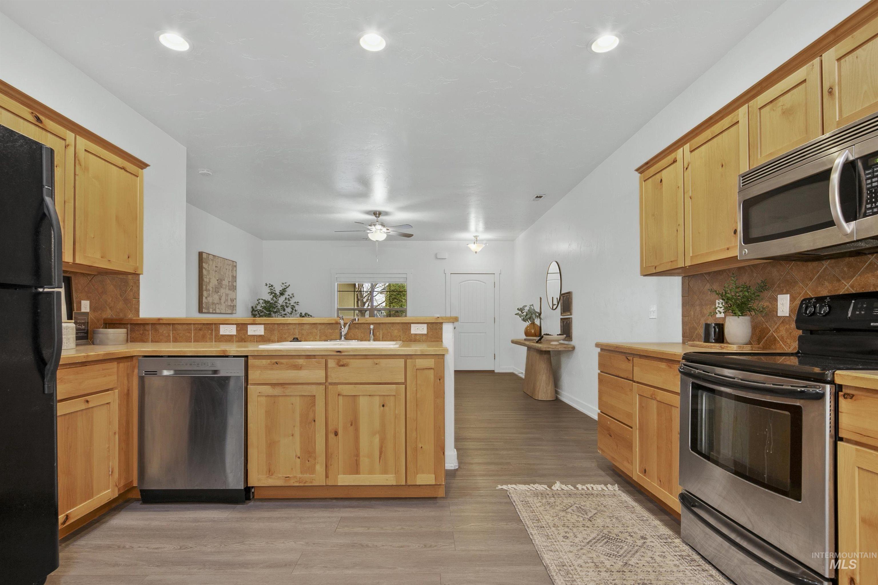 2862 N Vallin Ave, Meridian, Idaho 83616, 3 Bedrooms, 2 Bathrooms, Residential For Sale, Price $419,900,MLS 98971321