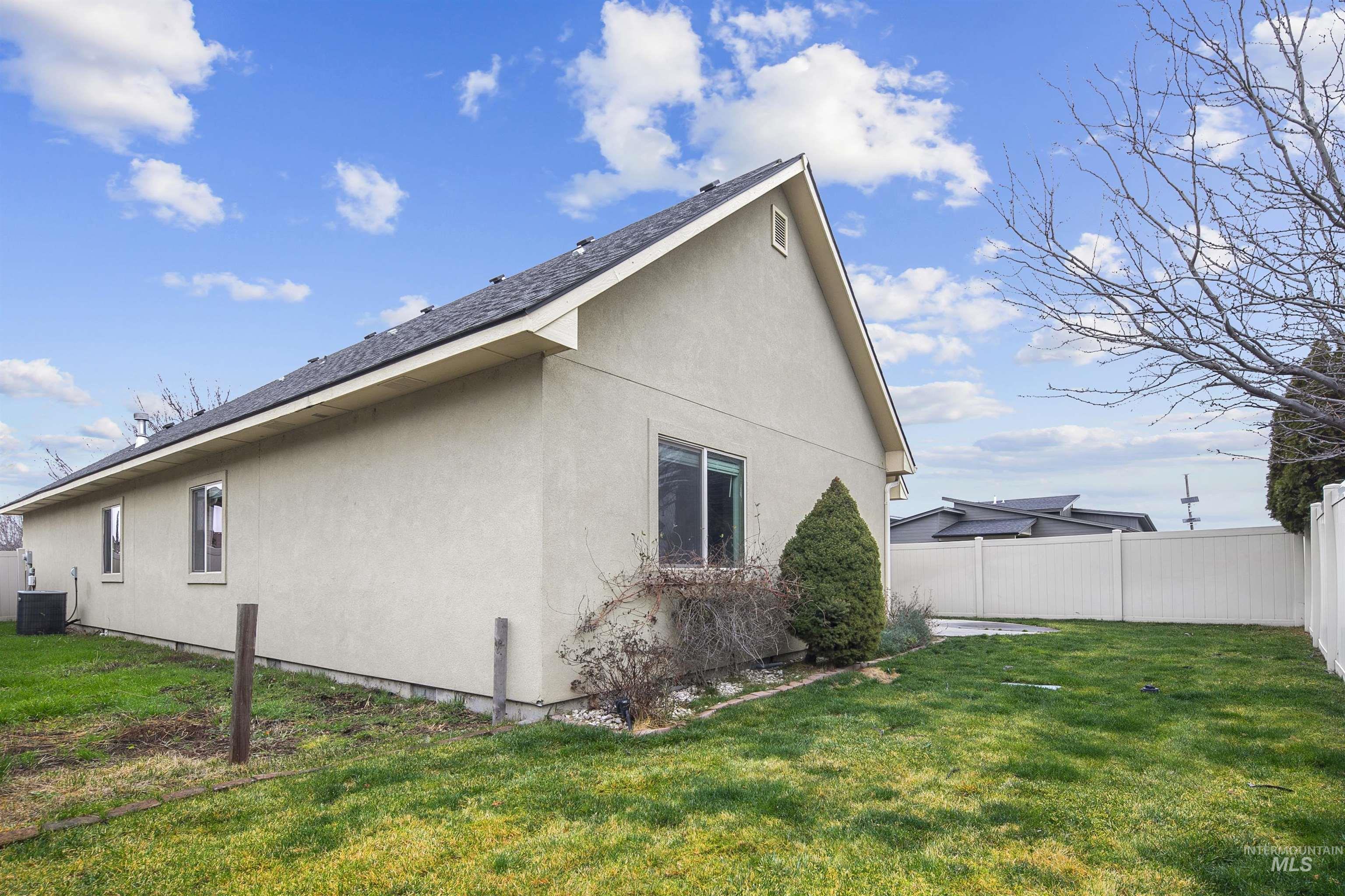 2862 N Vallin Ave, Meridian, Idaho 83616, 3 Bedrooms, 2 Bathrooms, Residential For Sale, Price $419,900,MLS 98971321