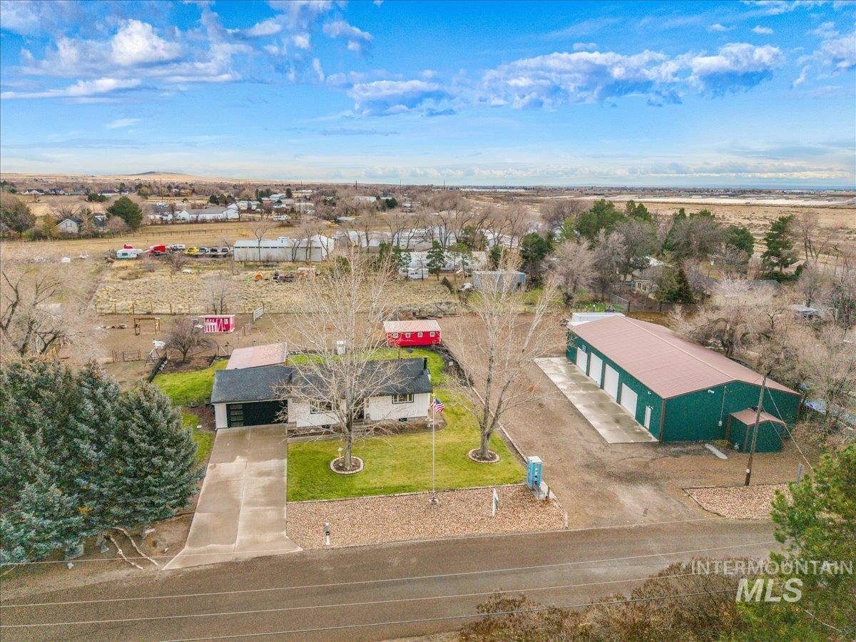 3582 NW Dutton Way, Mountain Home, Idaho 83647, 2 Bedrooms, 2 Bathrooms, Residential For Sale, Price $779,500,MLS 98971322