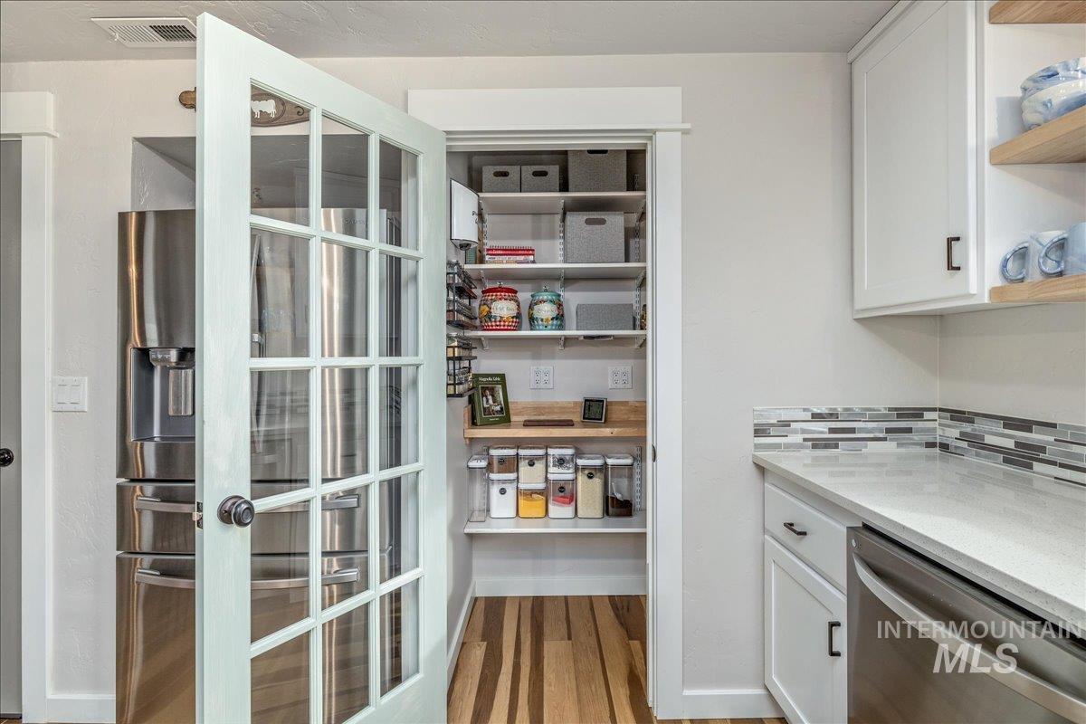 3582 NW Dutton Way, Mountain Home, Idaho 83647, 2 Bedrooms, 2 Bathrooms, Residential For Sale, Price $779,500,MLS 98971322