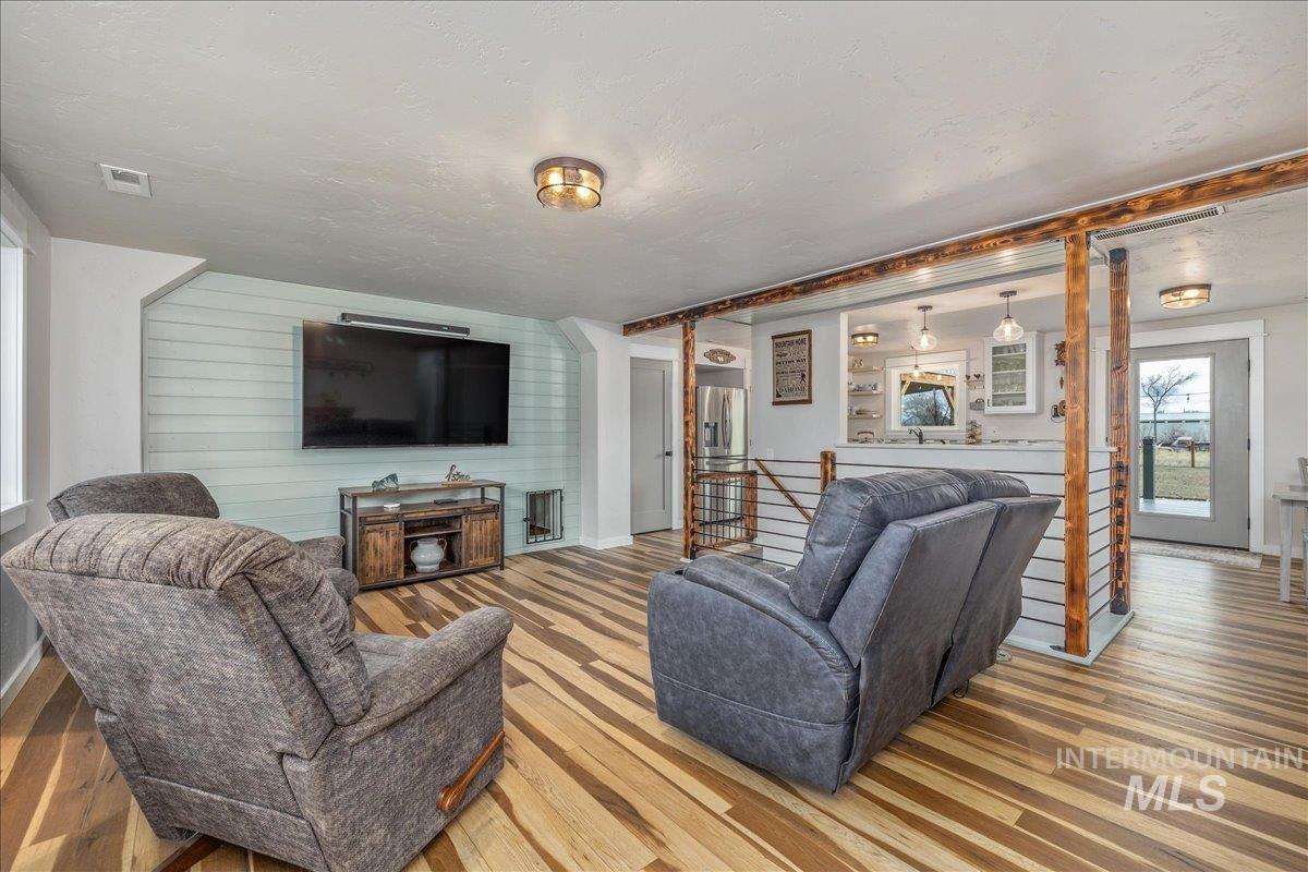 3582 NW Dutton Way, Mountain Home, Idaho 83647, 2 Bedrooms, 2 Bathrooms, Residential For Sale, Price $779,500,MLS 98971322