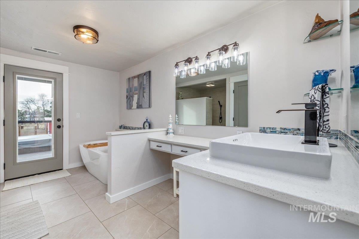 3582 NW Dutton Way, Mountain Home, Idaho 83647, 2 Bedrooms, 2 Bathrooms, Residential For Sale, Price $779,500,MLS 98971322