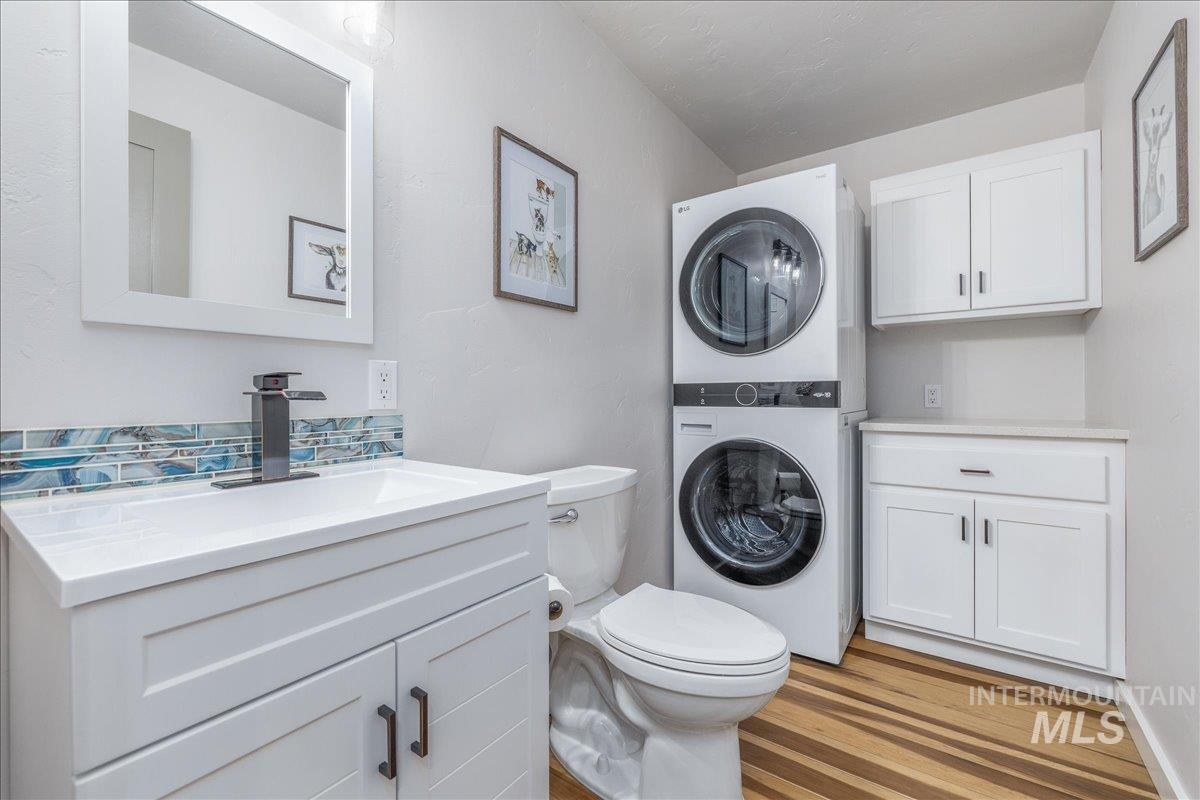 3582 NW Dutton Way, Mountain Home, Idaho 83647, 2 Bedrooms, 2 Bathrooms, Residential For Sale, Price $779,500,MLS 98971322