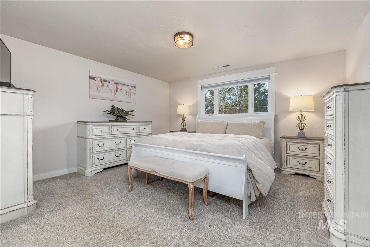 3582 NW Dutton Way, Mountain Home, Idaho 83647, 2 Bedrooms, 2 Bathrooms, Residential For Sale, Price $779,500,MLS 98971322