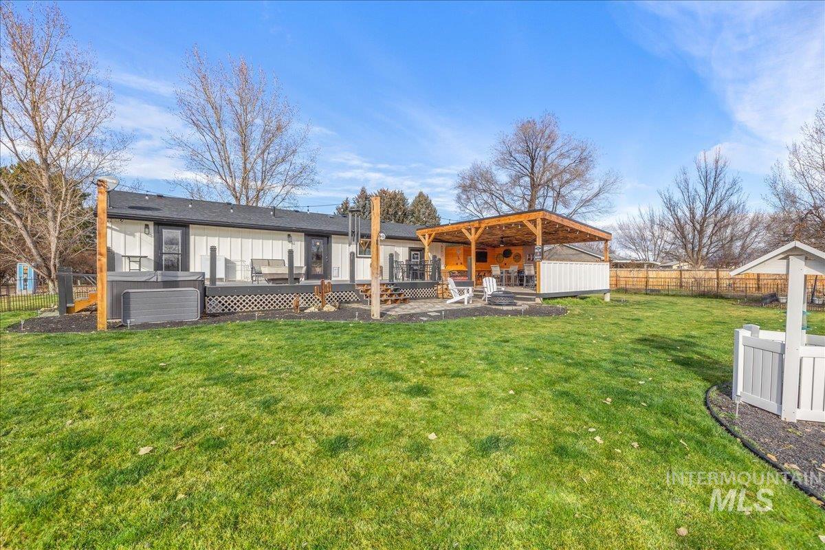 3582 NW Dutton Way, Mountain Home, Idaho 83647, 2 Bedrooms, 2 Bathrooms, Residential For Sale, Price $779,500,MLS 98971322