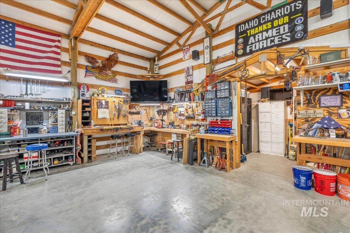 3582 NW Dutton Way, Mountain Home, Idaho 83647, 2 Bedrooms, 2 Bathrooms, Residential For Sale, Price $779,500,MLS 98971322