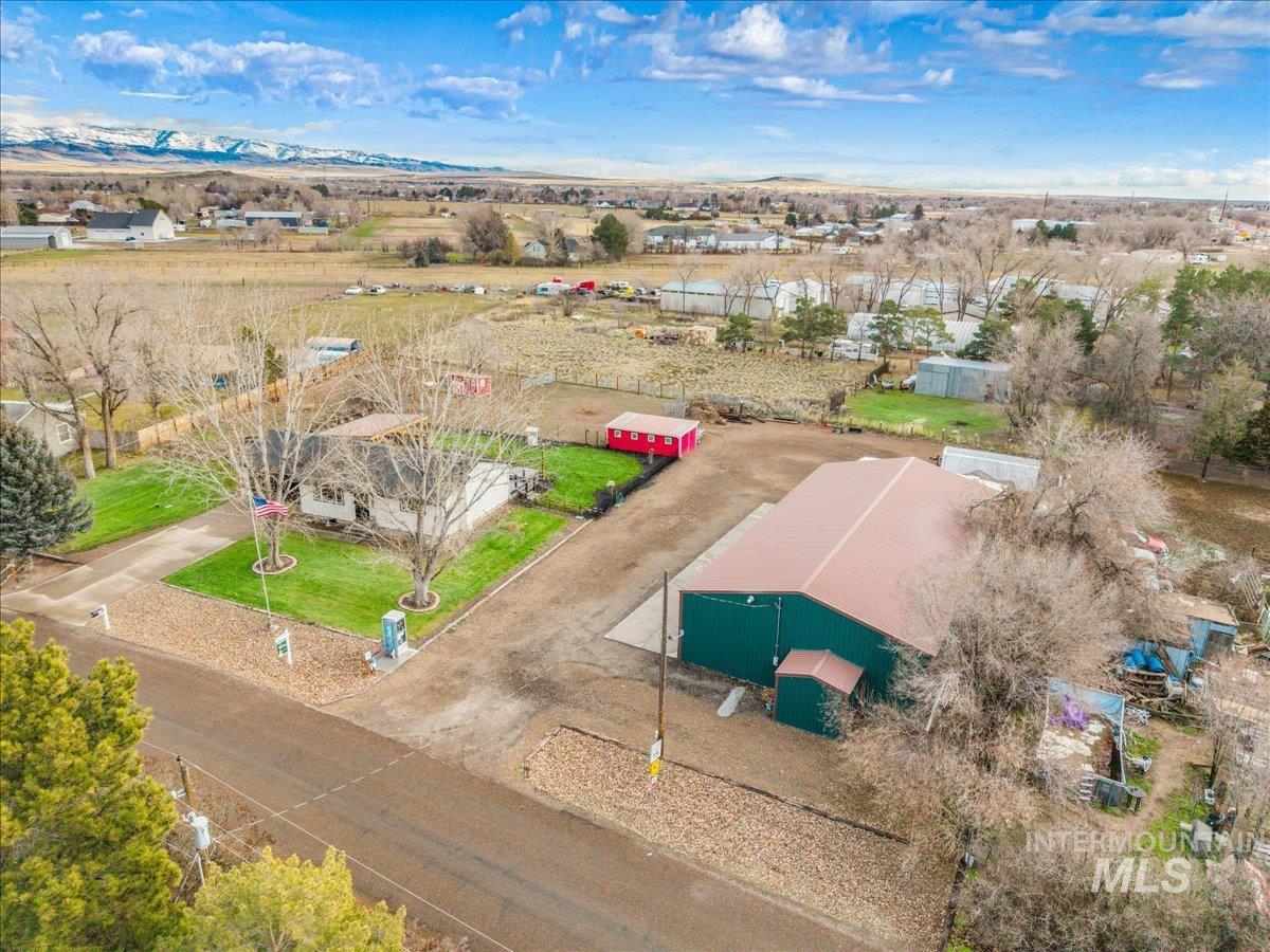 3582 NW Dutton Way, Mountain Home, Idaho 83647, 2 Bedrooms, 2 Bathrooms, Residential For Sale, Price $779,500,MLS 98971322