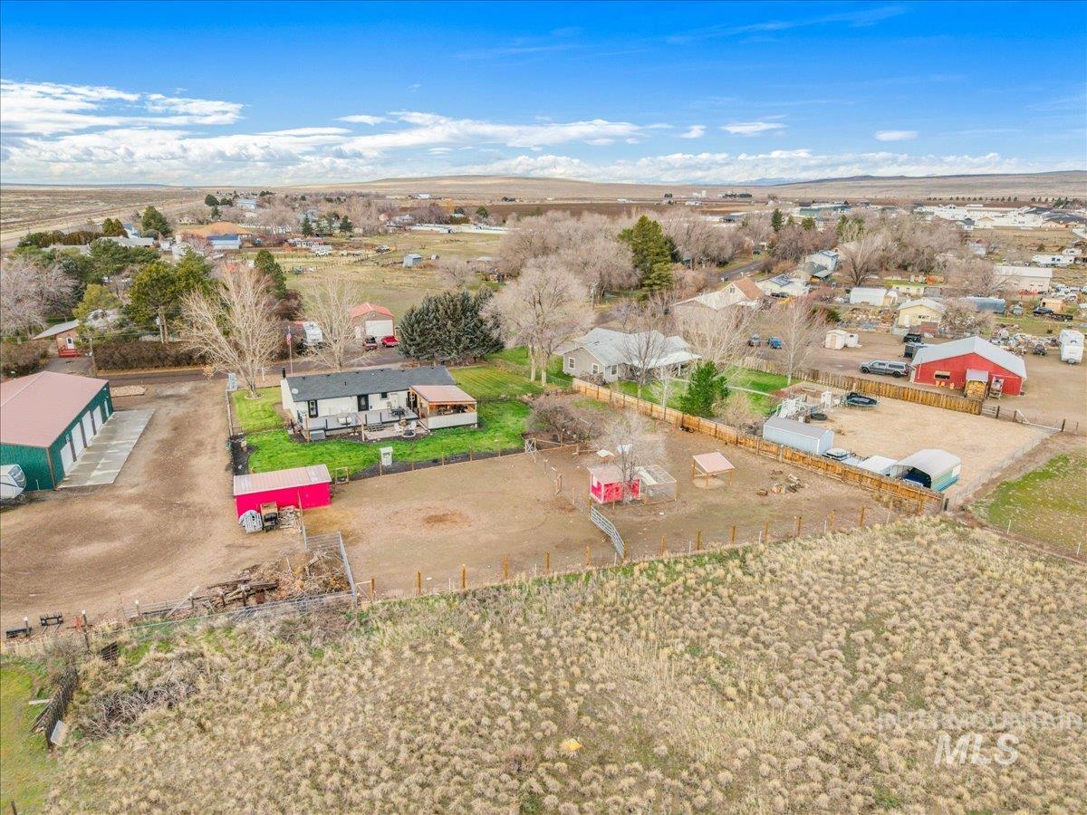 3582 NW Dutton Way, Mountain Home, Idaho 83647, 2 Bedrooms, 2 Bathrooms, Residential For Sale, Price $779,500,MLS 98971322