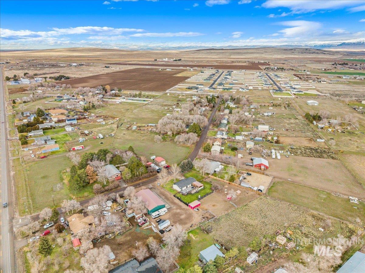 3582 NW Dutton Way, Mountain Home, Idaho 83647, 2 Bedrooms, 2 Bathrooms, Residential For Sale, Price $779,500,MLS 98971322