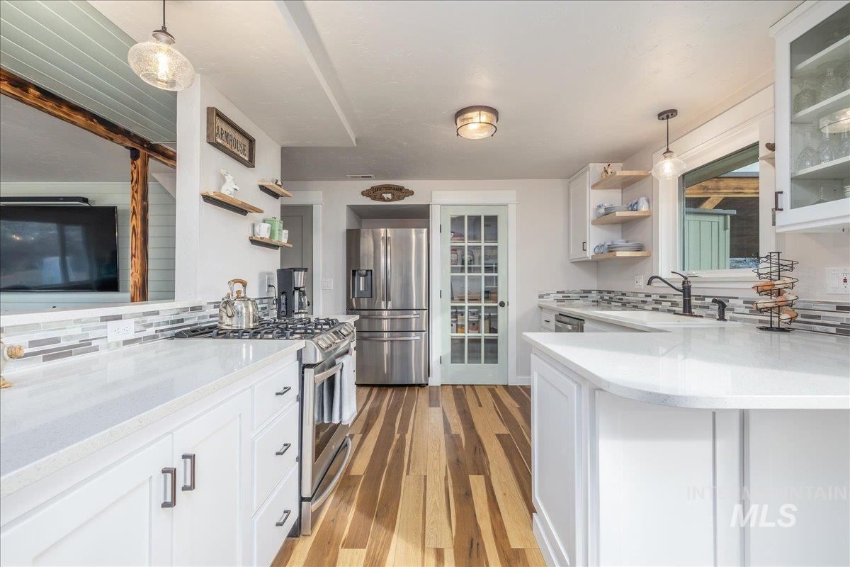 3582 NW Dutton Way, Mountain Home, Idaho 83647, 2 Bedrooms, 2 Bathrooms, Residential For Sale, Price $779,500,MLS 98971322