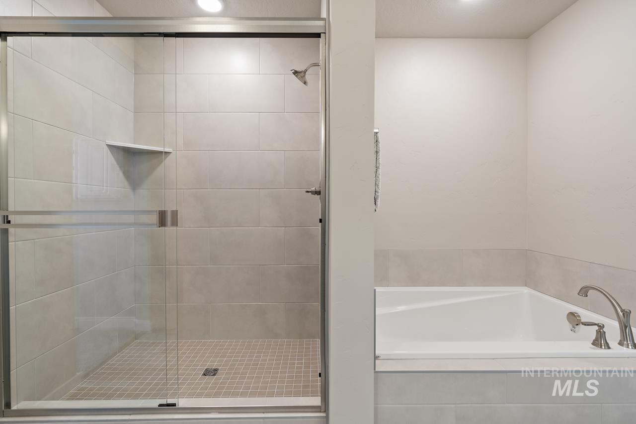 19367 Snowyside Way, Caldwell, Idaho 83605, 4 Bedrooms, 3.5 Bathrooms, Residential For Sale, Price $530,599,MLS 98971335