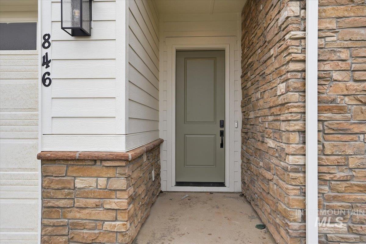 846 N Falling Water Way, Eagle, Idaho 83616, 3 Bedrooms, 2 Bathrooms, Residential For Sale, Price $699,990,MLS 98971336