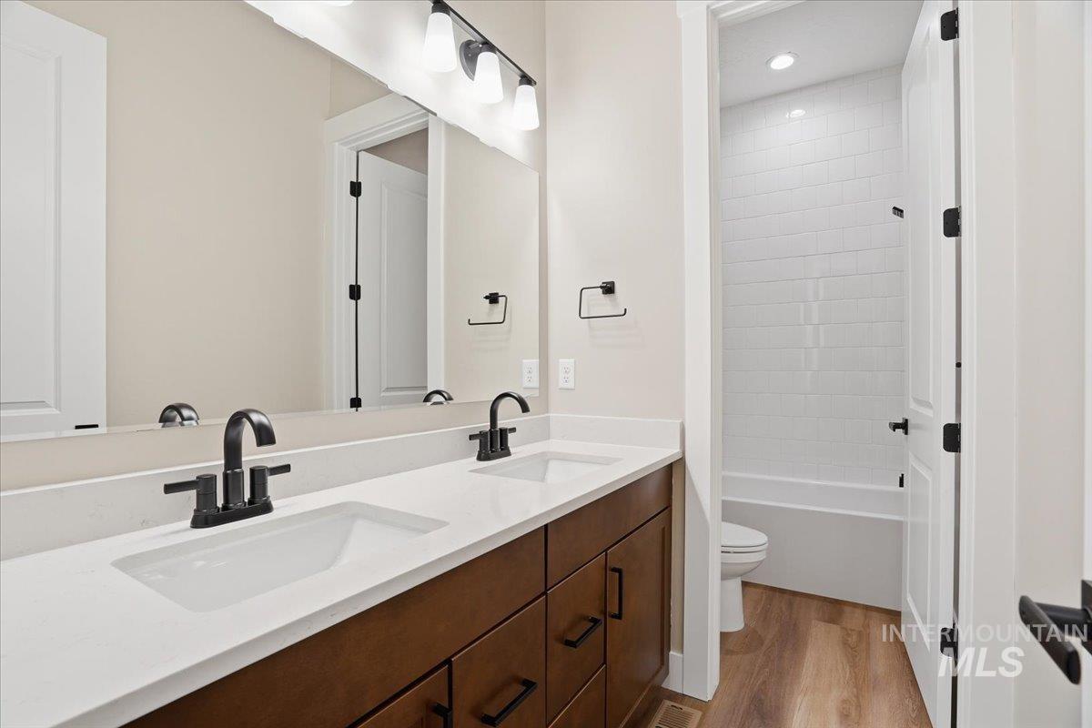 846 N Falling Water Way, Eagle, Idaho 83616, 3 Bedrooms, 2 Bathrooms, Residential For Sale, Price $699,990,MLS 98971336