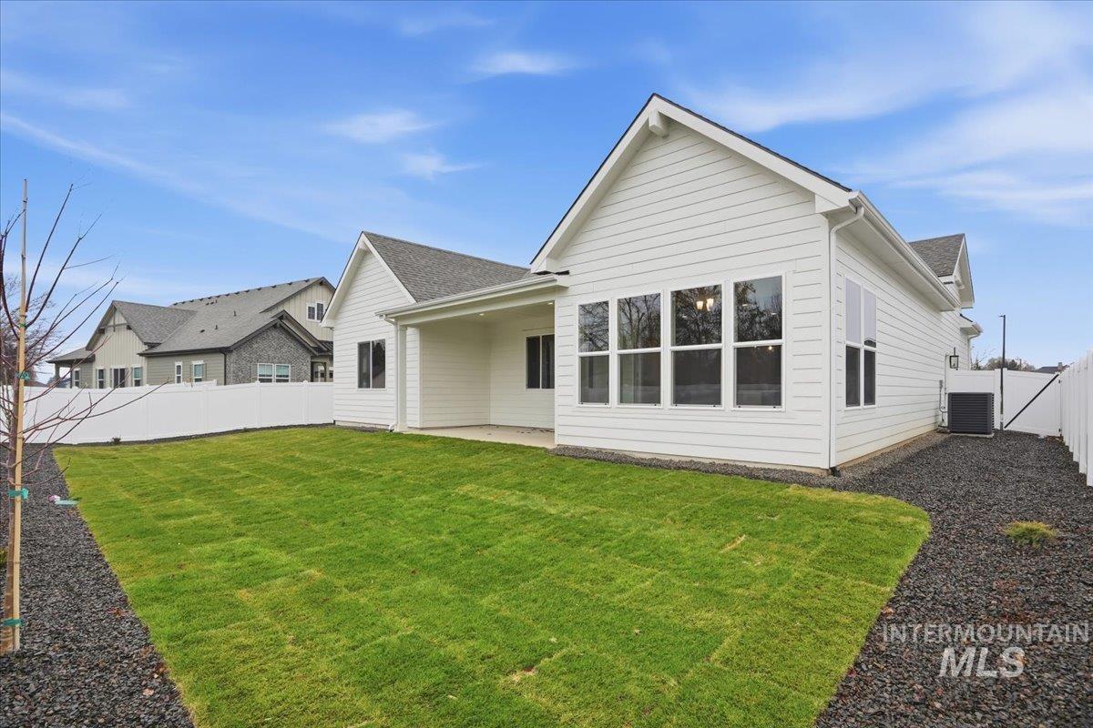 846 N Falling Water Way, Eagle, Idaho 83616, 3 Bedrooms, 2 Bathrooms, Residential For Sale, Price $699,990,MLS 98971336