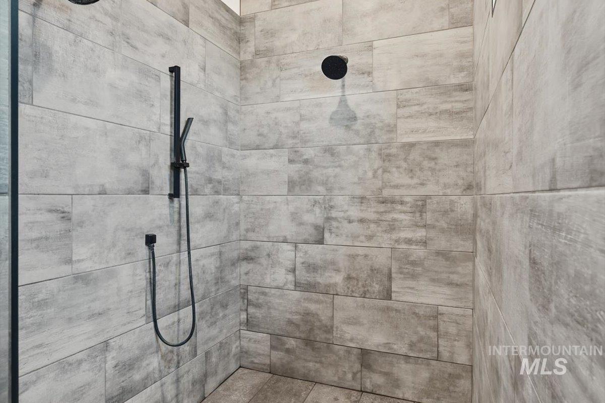 8065 Moonshine Ln, Marsing, Idaho 83639, 4 Bedrooms, 2 Bathrooms, Residential For Sale, Price $1,295,000,MLS 98971338