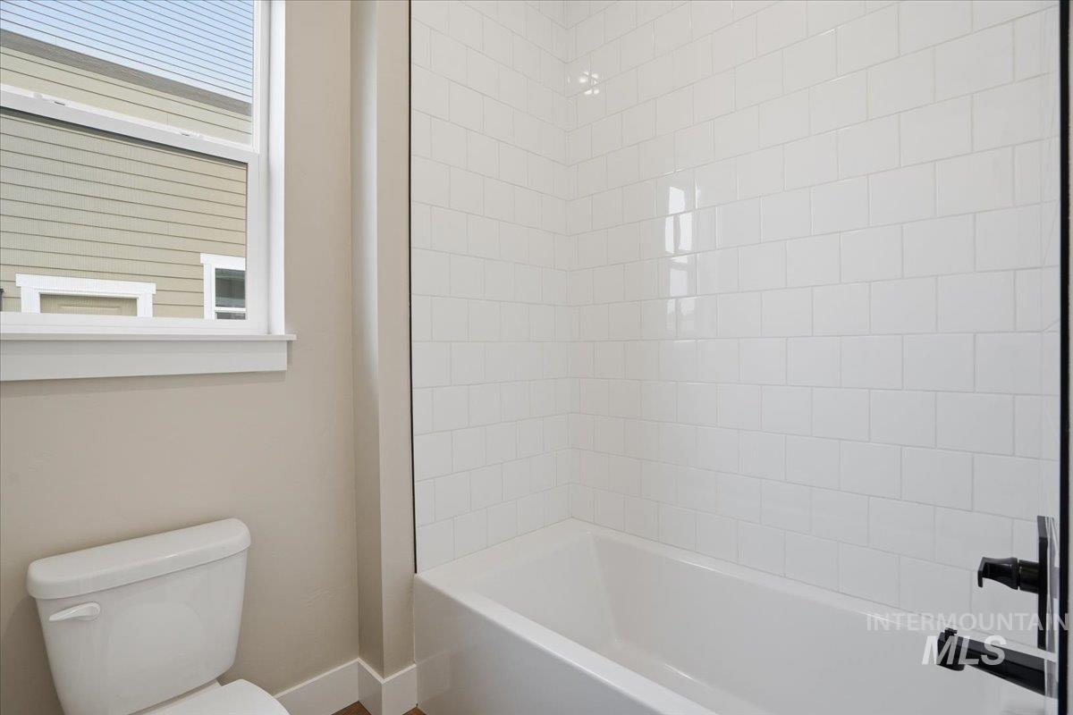 882 N Falling Water Way, Eagle, Idaho 83616, 3 Bedrooms, 2.5 Bathrooms, Residential For Sale, Price $754,990,MLS 98971341