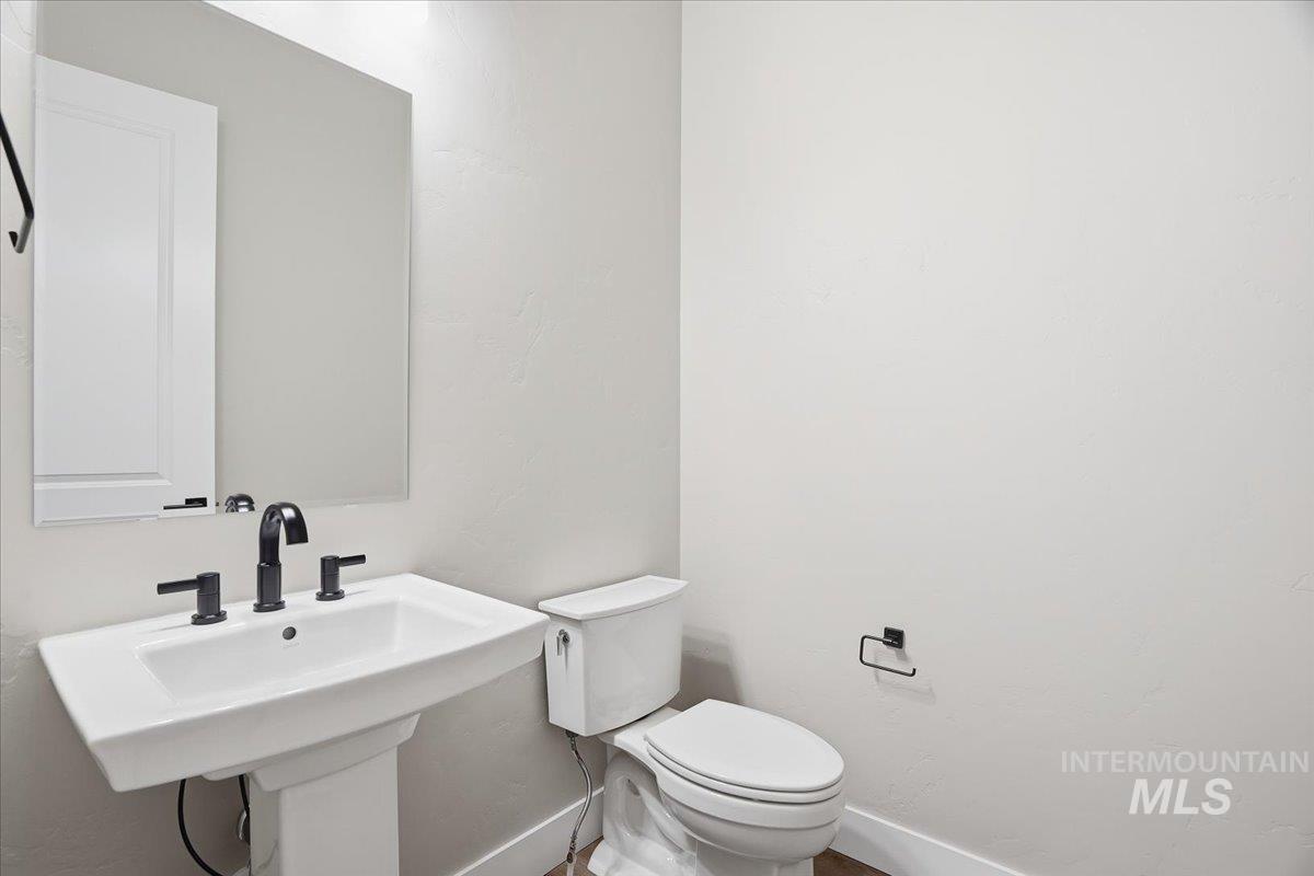 882 N Falling Water Way, Eagle, Idaho 83616, 3 Bedrooms, 2.5 Bathrooms, Residential For Sale, Price $754,990,MLS 98971341