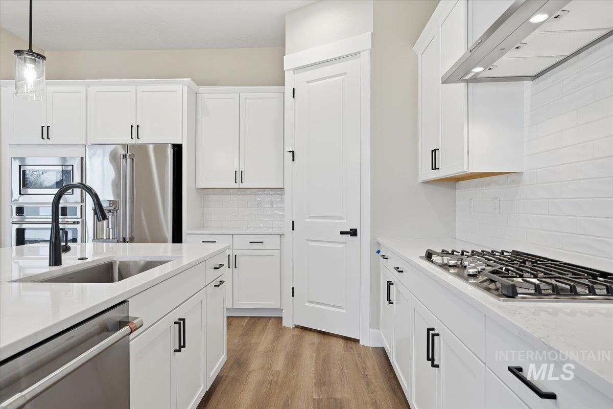 882 N Falling Water Way, Eagle, Idaho 83616, 3 Bedrooms, 2.5 Bathrooms, Residential For Sale, Price $754,990,MLS 98971341