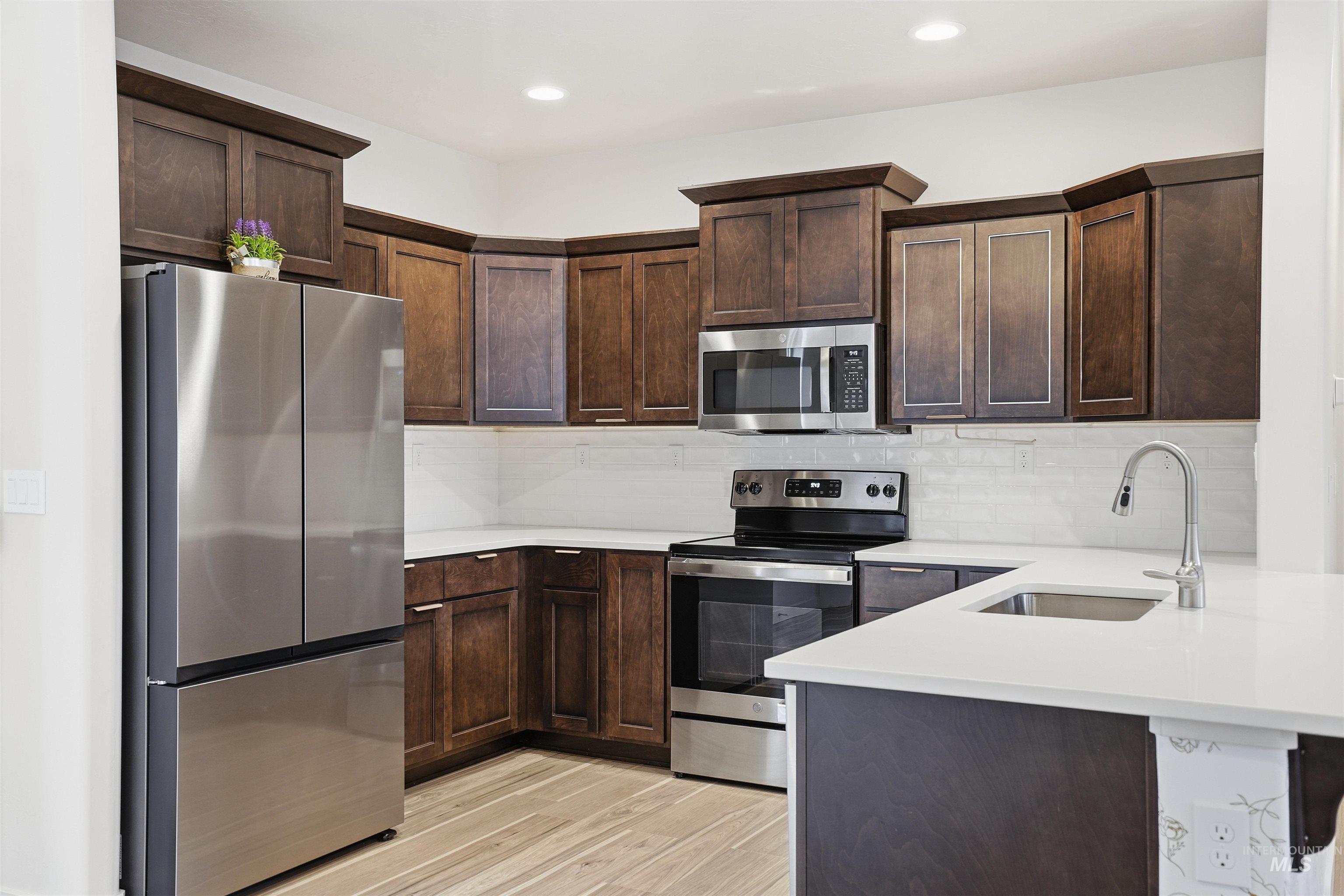 449 W Winnipeg St, Meridian, Idaho 83642, 3 Bedrooms, 2.5 Bathrooms, Residential For Sale, Price $399,990,MLS 98971346