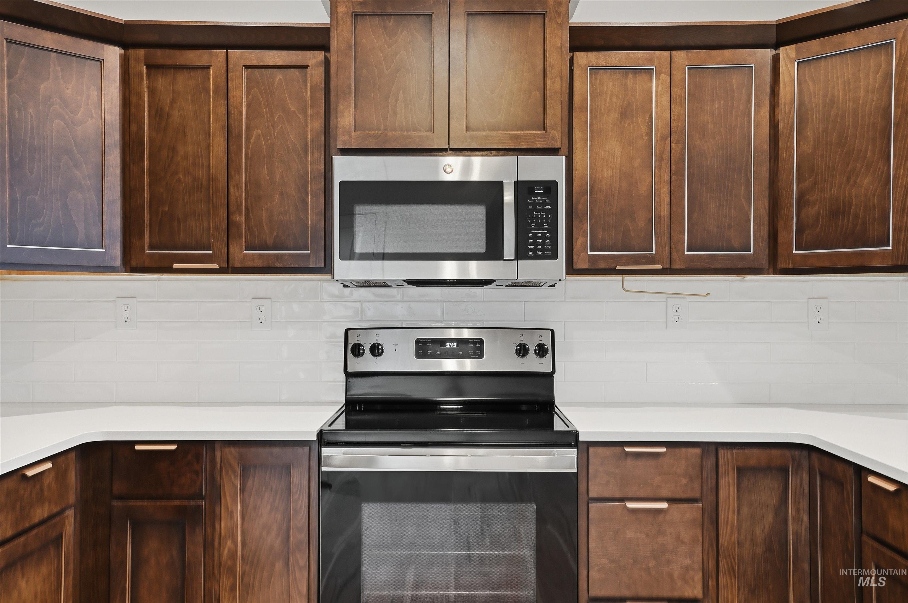 449 W Winnipeg St, Meridian, Idaho 83642, 3 Bedrooms, 2.5 Bathrooms, Residential For Sale, Price $399,990,MLS 98971346