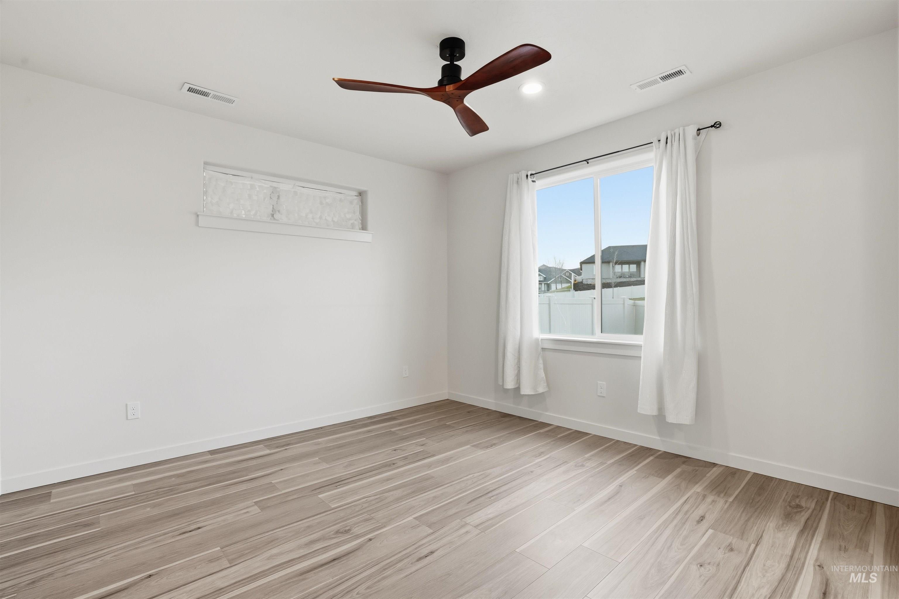 449 W Winnipeg St, Meridian, Idaho 83642, 3 Bedrooms, 2.5 Bathrooms, Residential For Sale, Price $399,990,MLS 98971346