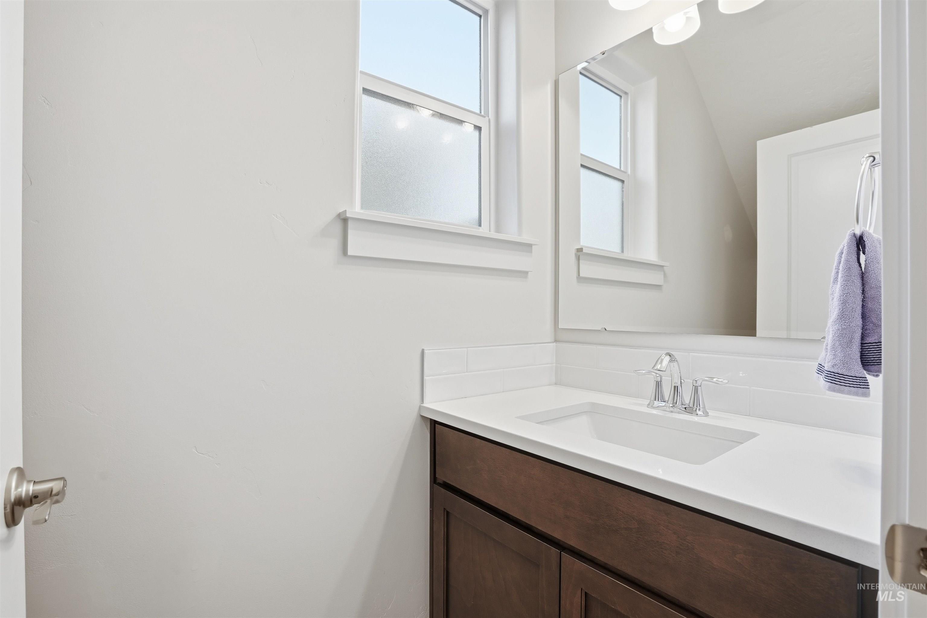 449 W Winnipeg St, Meridian, Idaho 83642, 3 Bedrooms, 2.5 Bathrooms, Residential For Sale, Price $399,990,MLS 98971346