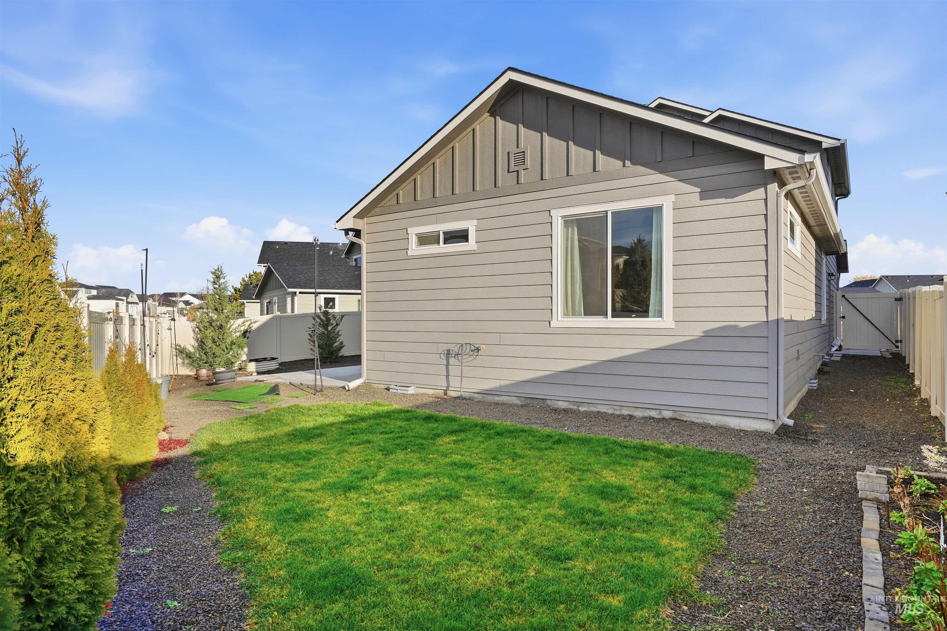 449 W Winnipeg St, Meridian, Idaho 83642, 3 Bedrooms, 2.5 Bathrooms, Residential For Sale, Price $399,990,MLS 98971346