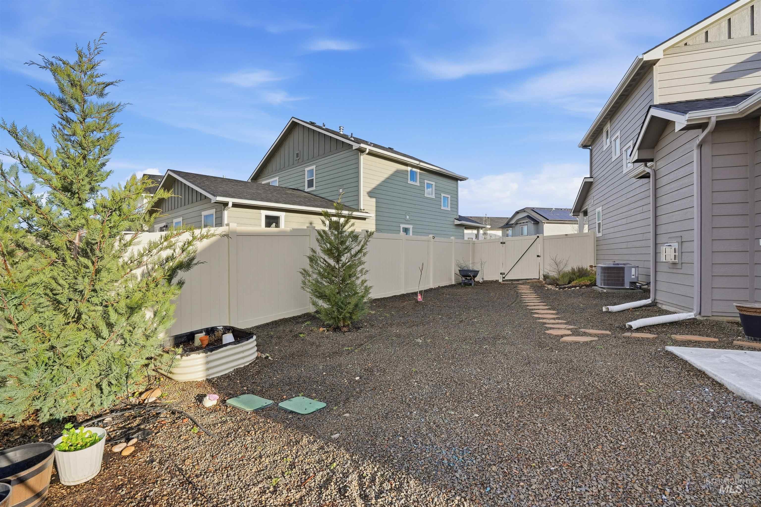 449 W Winnipeg St, Meridian, Idaho 83642, 3 Bedrooms, 2.5 Bathrooms, Residential For Sale, Price $399,990,MLS 98971346