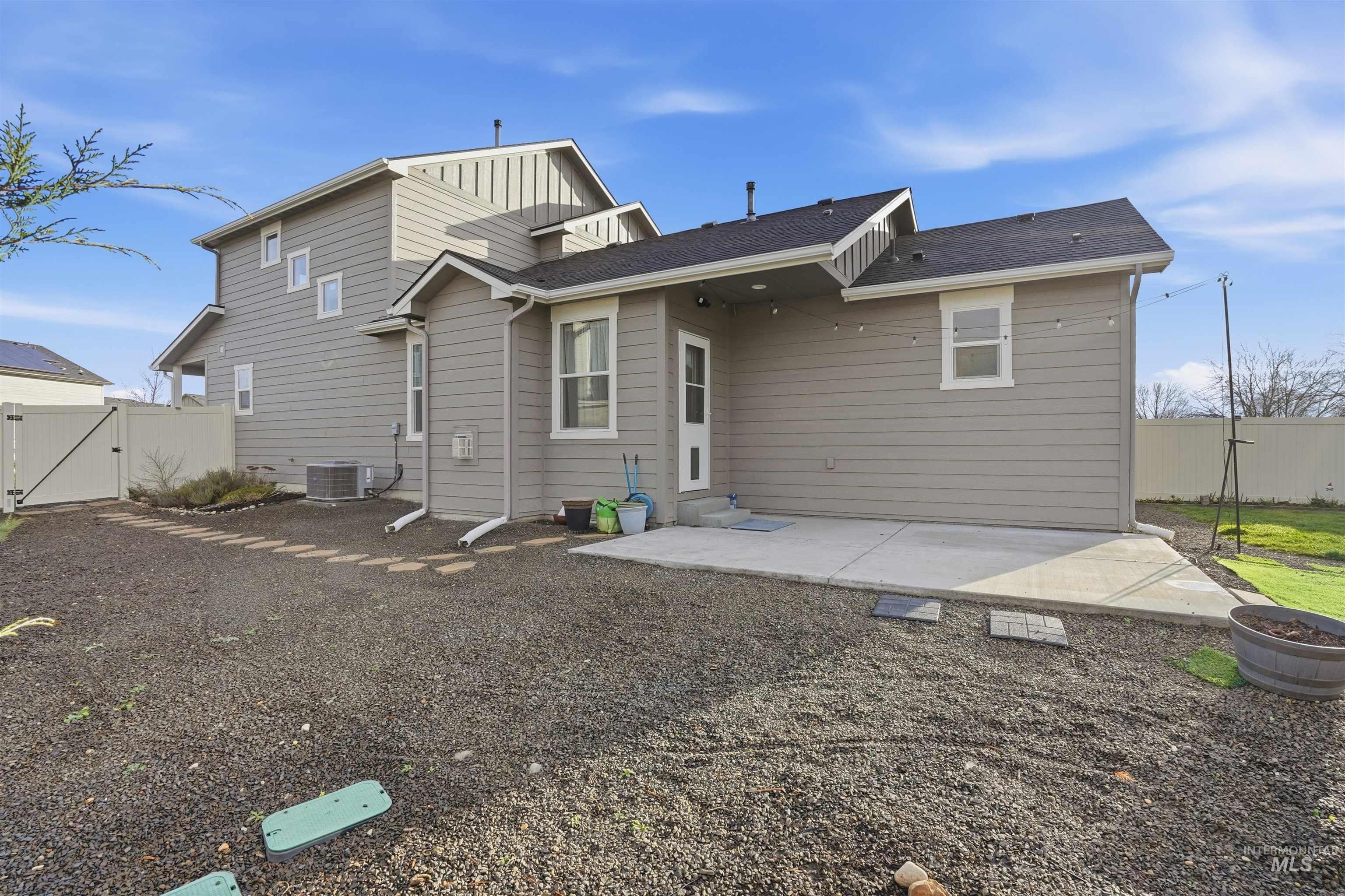 449 W Winnipeg St, Meridian, Idaho 83642, 3 Bedrooms, 2.5 Bathrooms, Residential For Sale, Price $399,990,MLS 98971346