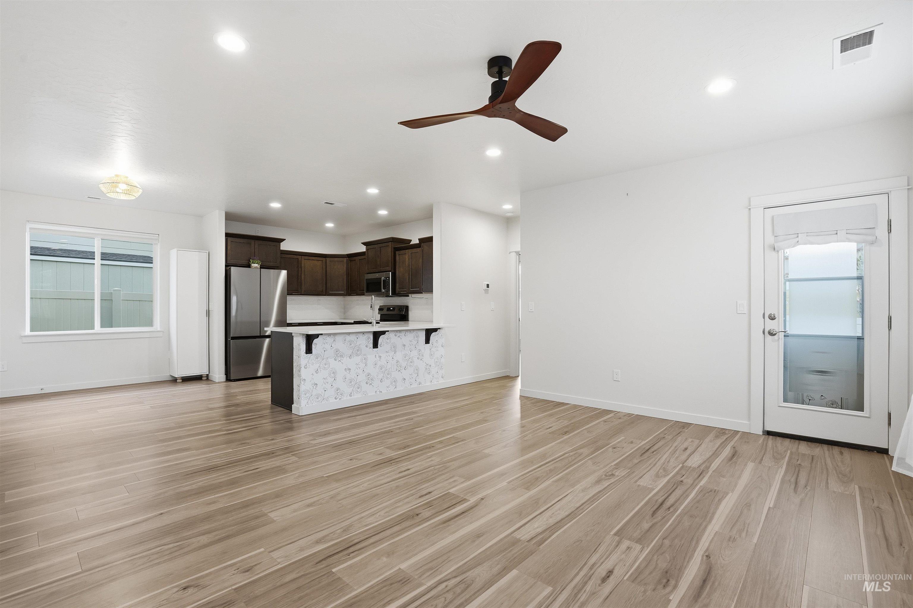 449 W Winnipeg St, Meridian, Idaho 83642, 3 Bedrooms, 2.5 Bathrooms, Residential For Sale, Price $399,990,MLS 98971346