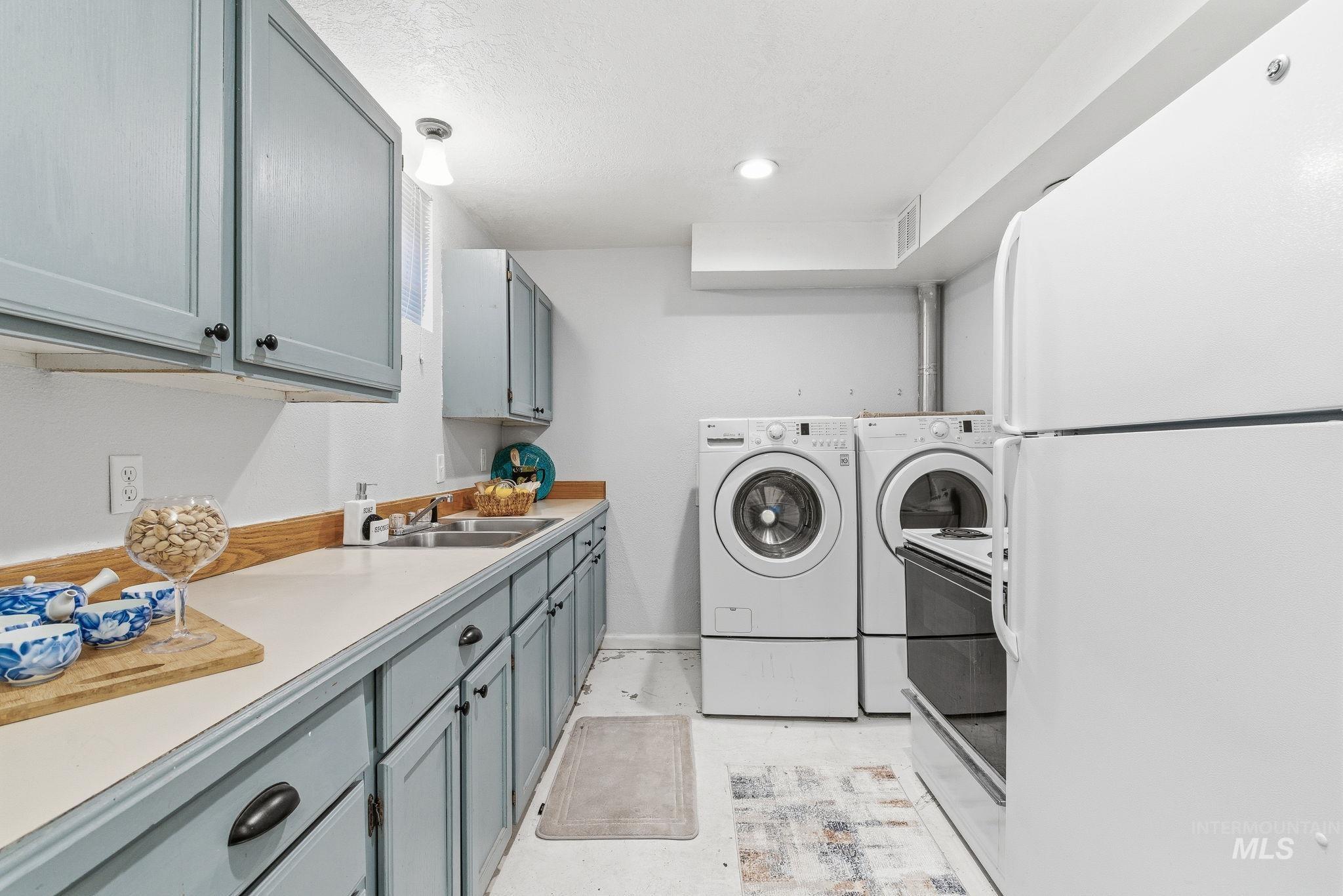 2103 & 2103 1/2 W Bannock St, Boise, Idaho 83702, 2 Bedrooms, 1 Bathroom, Residential Income For Sale, Price $598,000,MLS 98971347