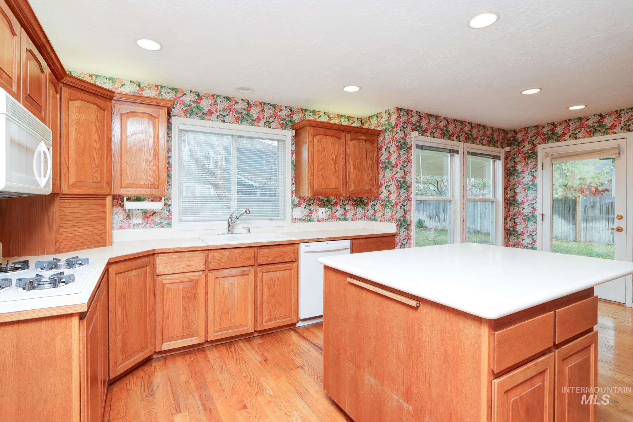 8037 W Innsbrook Ct, Boise, Idaho 83704, 3 Bedrooms, 2.5 Bathrooms, Residential For Sale, Price $620,900,MLS 98971348