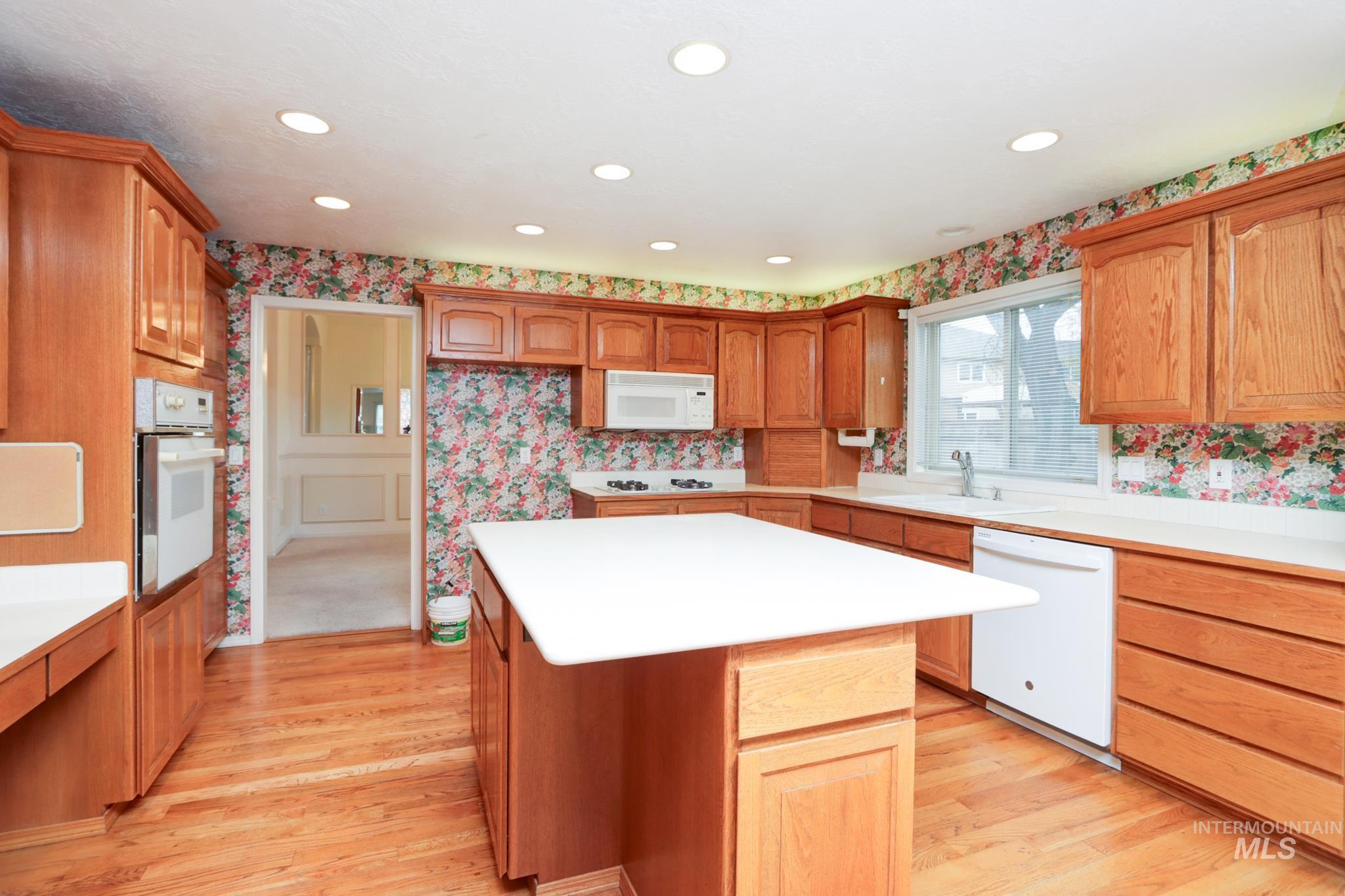 8037 W Innsbrook Ct, Boise, Idaho 83704, 3 Bedrooms, 2.5 Bathrooms, Residential For Sale, Price $620,900,MLS 98971348