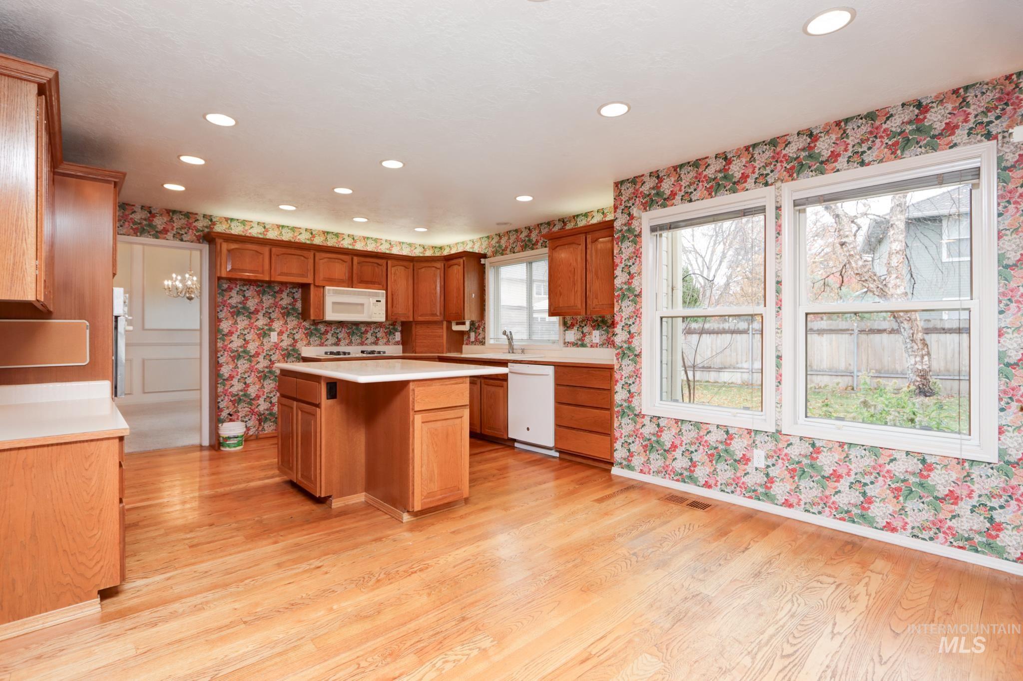 8037 W Innsbrook Ct, Boise, Idaho 83704, 3 Bedrooms, 2.5 Bathrooms, Residential For Sale, Price $620,900,MLS 98971348