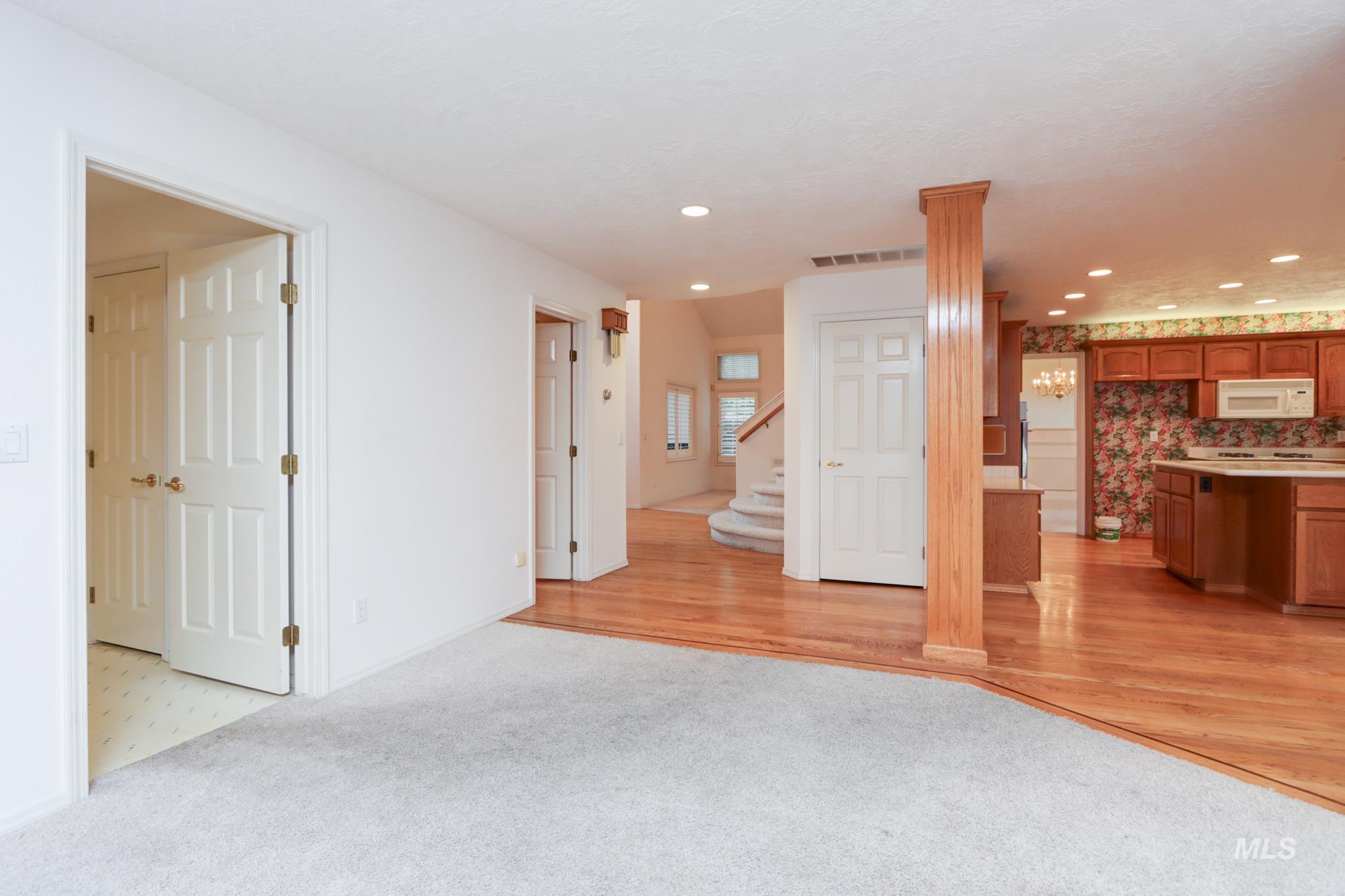 8037 W Innsbrook Ct, Boise, Idaho 83704, 3 Bedrooms, 2.5 Bathrooms, Residential For Sale, Price $620,900,MLS 98971348