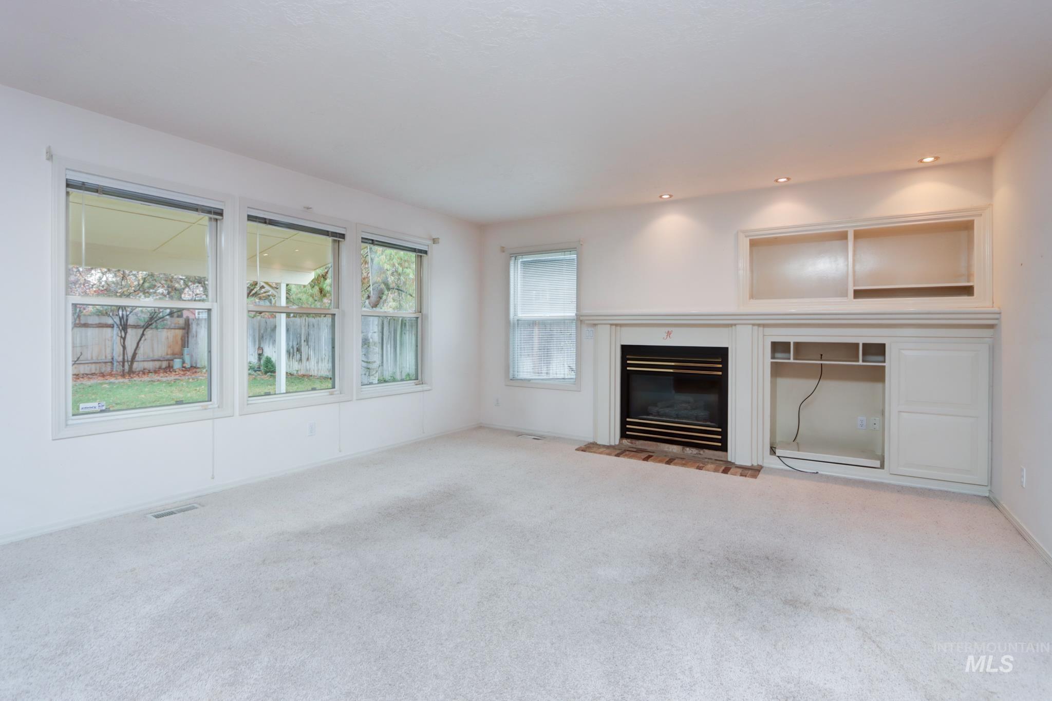 8037 W Innsbrook Ct, Boise, Idaho 83704, 3 Bedrooms, 2.5 Bathrooms, Residential For Sale, Price $620,900,MLS 98971348