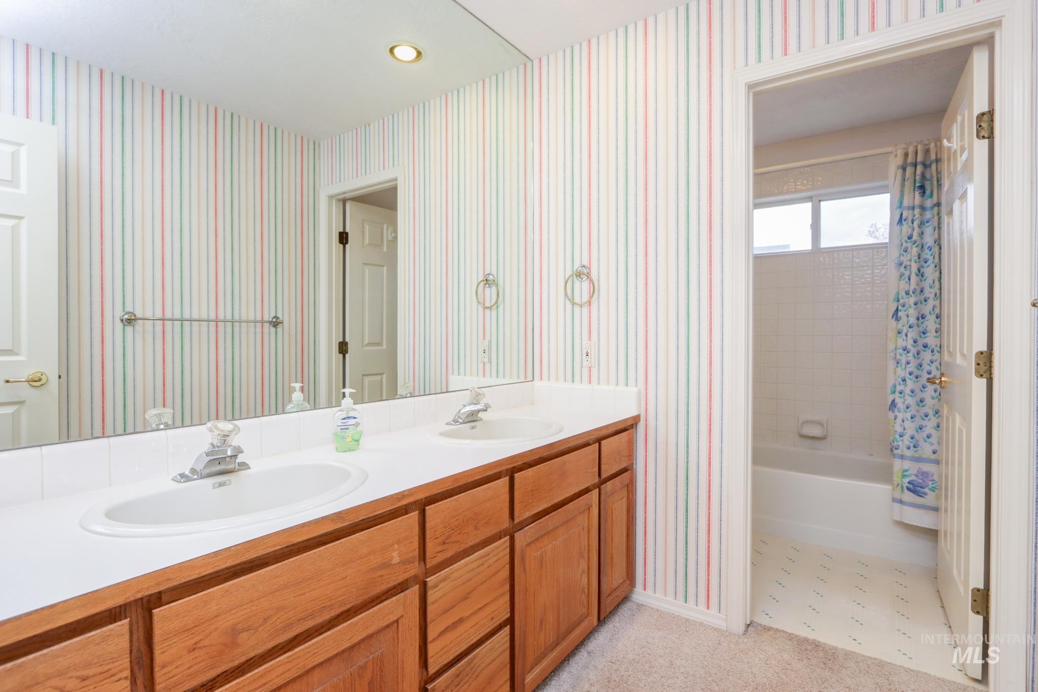 8037 W Innsbrook Ct, Boise, Idaho 83704, 3 Bedrooms, 2.5 Bathrooms, Residential For Sale, Price $620,900,MLS 98971348